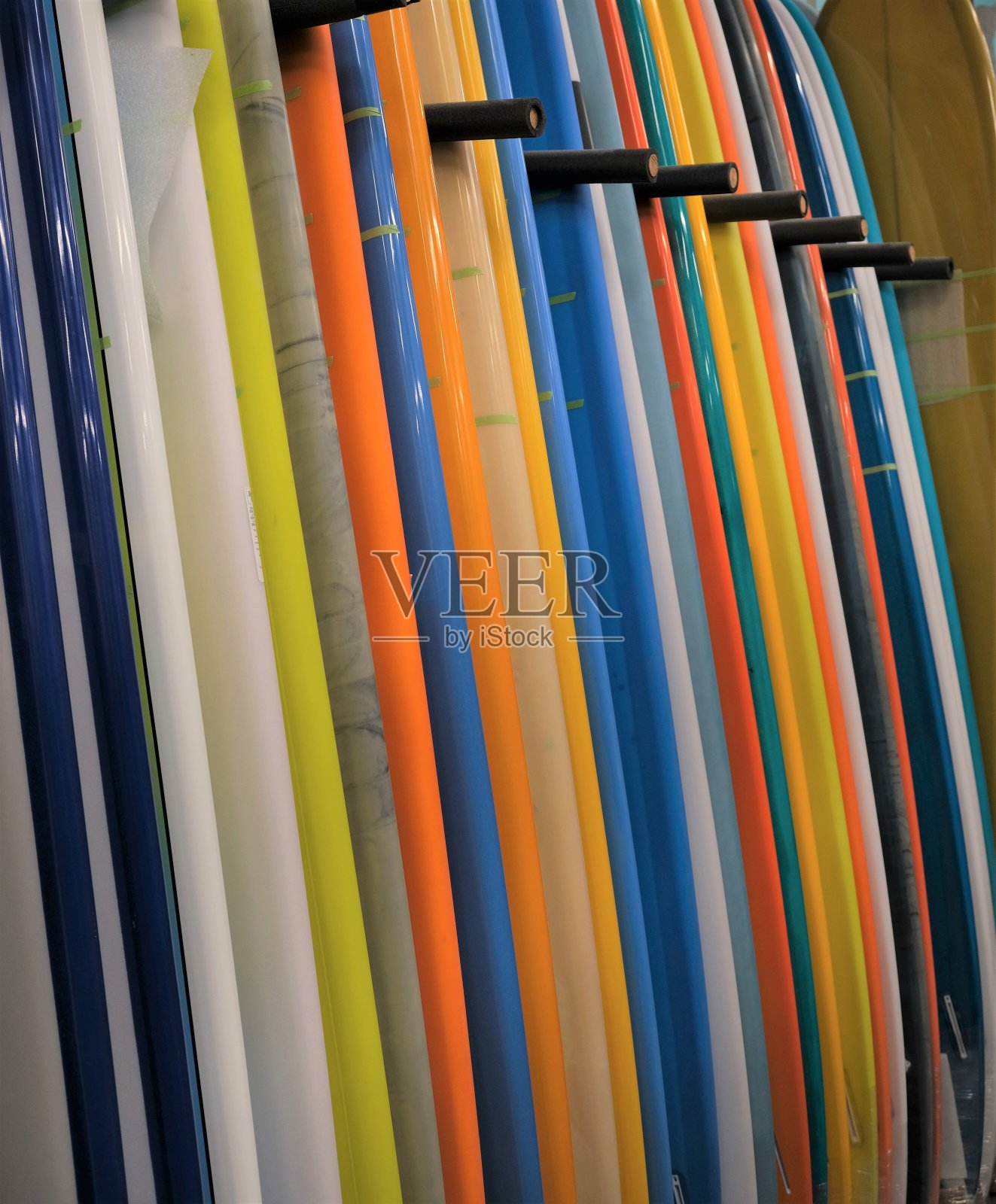 多个彩色的冲浪板照片摄影图片