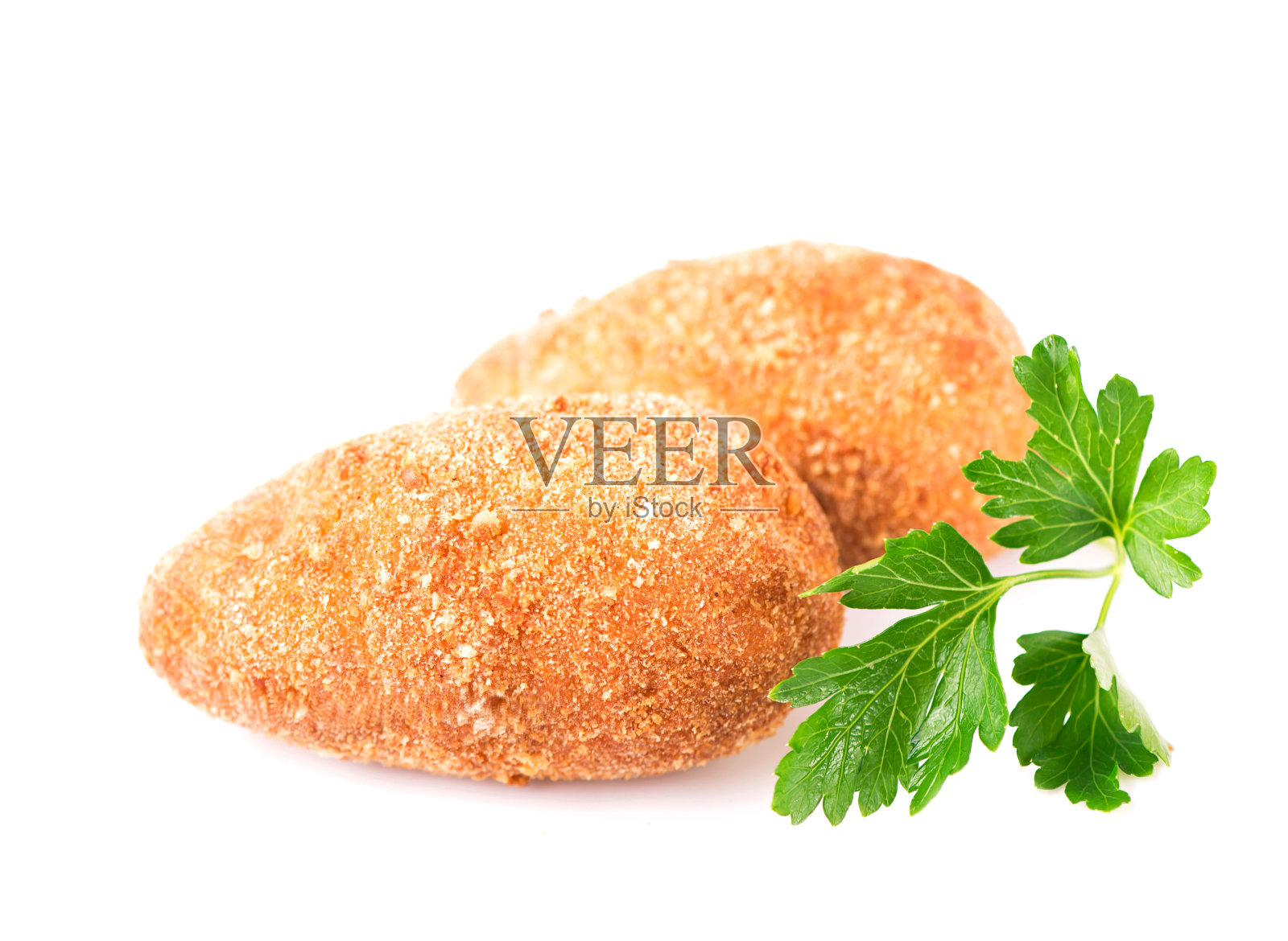 两片煎炸过的肉片，孤立在白色背景上照片摄影图片