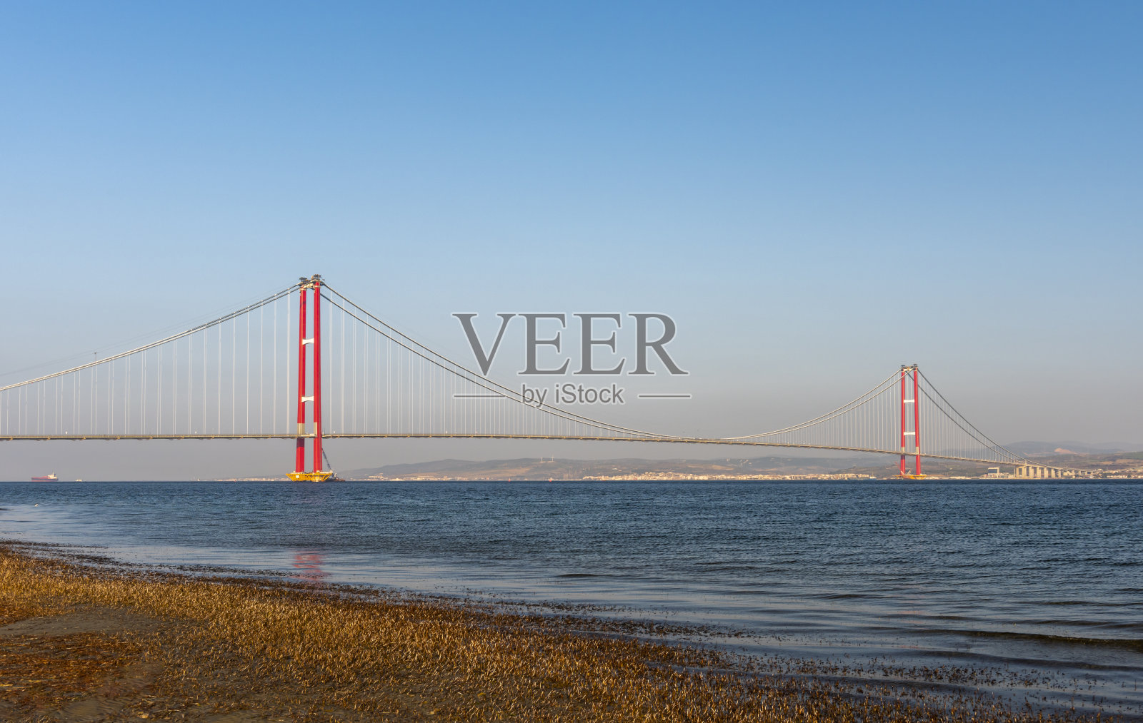 1915年，土耳其卡纳卡莱卡纳卡莱桥。世界上最长的吊桥在土耳其开通。土耳其语:1915年Canakkale Koprusu。连接拉塞基和格利波路的桥。照片摄影图片