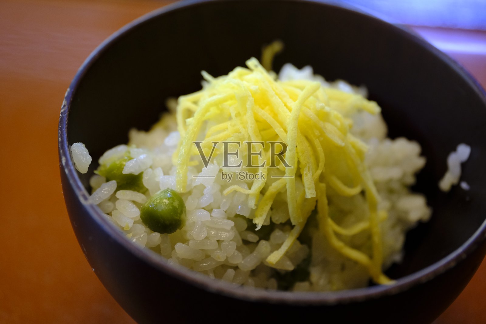 豌豆拌米饭照片摄影图片