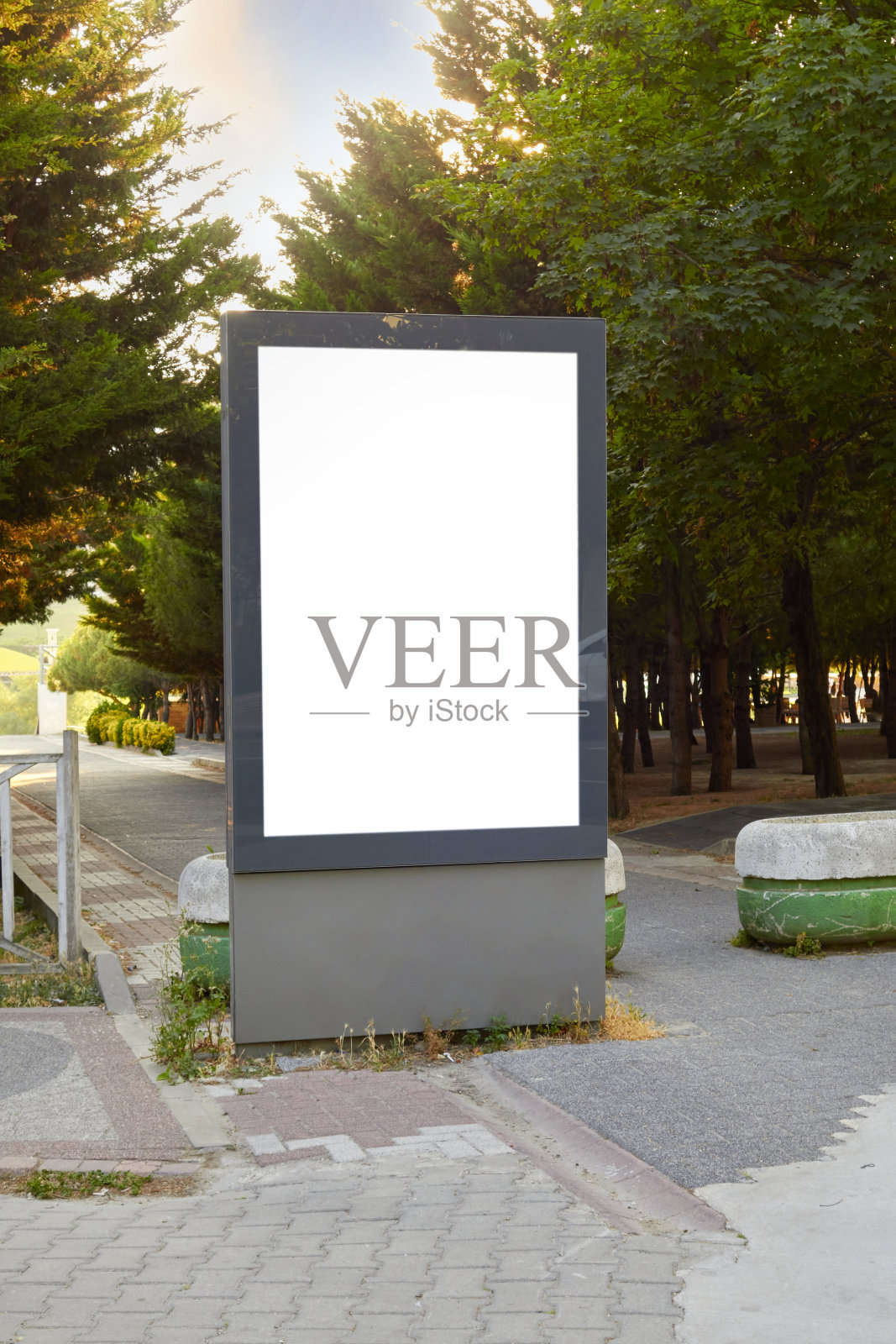 街上的空白广告牌照片摄影图片