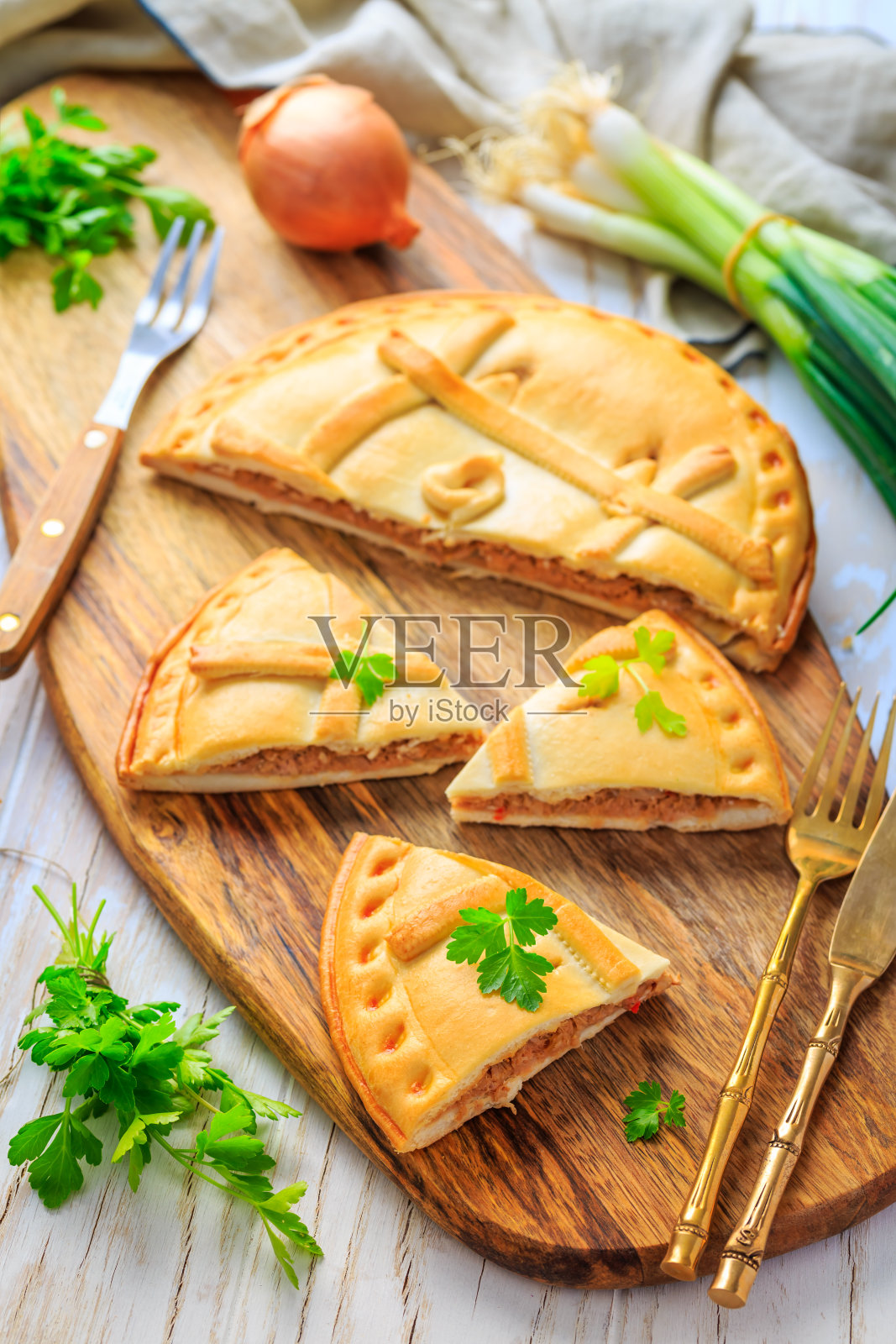 加莱加馅饼-加利西亚和西班牙传统的金枪鱼馅馅饼照片摄影图片