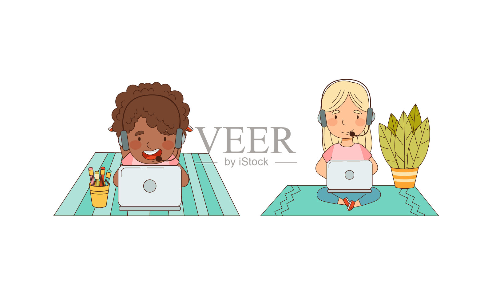 可爱的孩子在家里用笔记本电脑学习设计元素图片