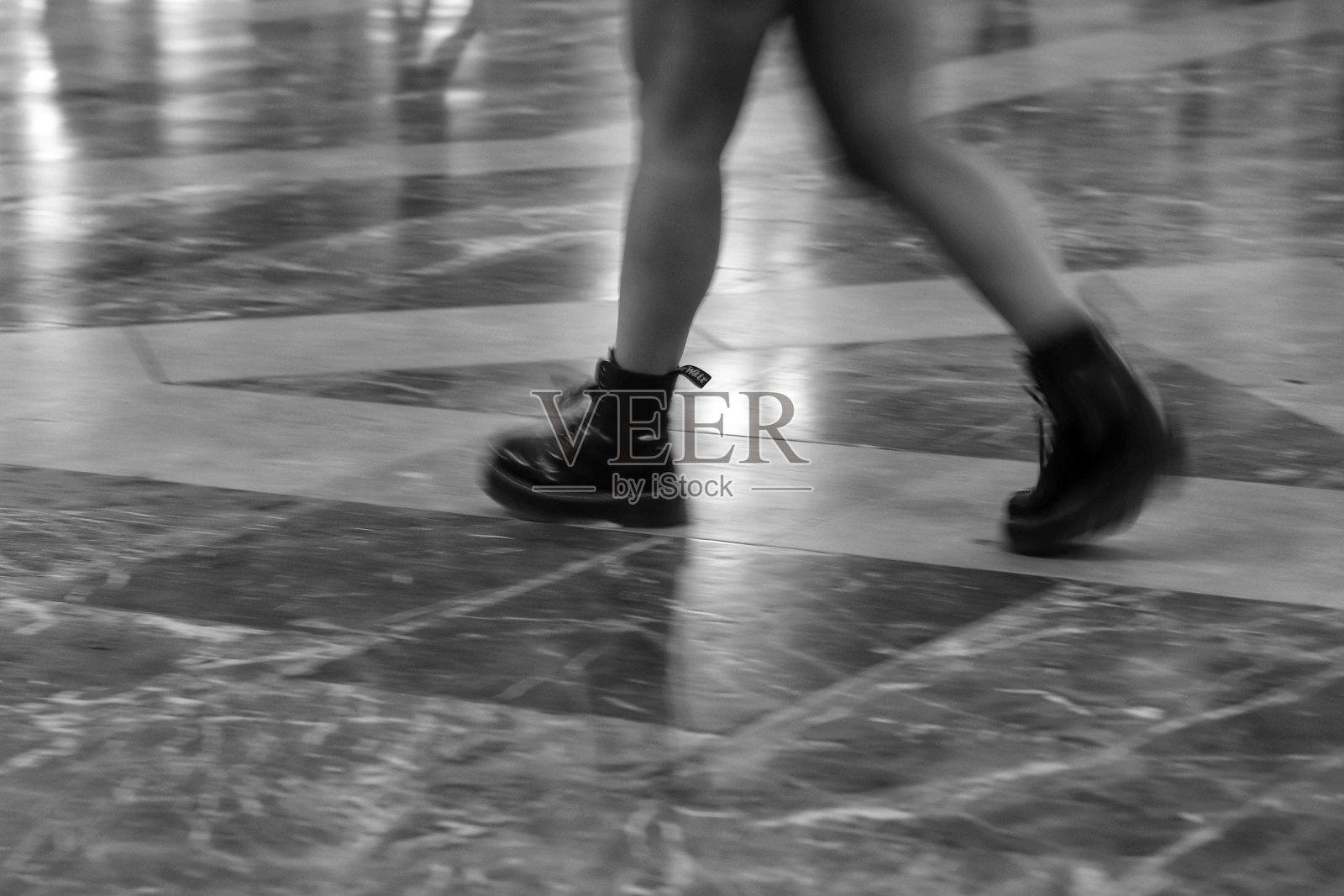 市中心的步行照片摄影图片