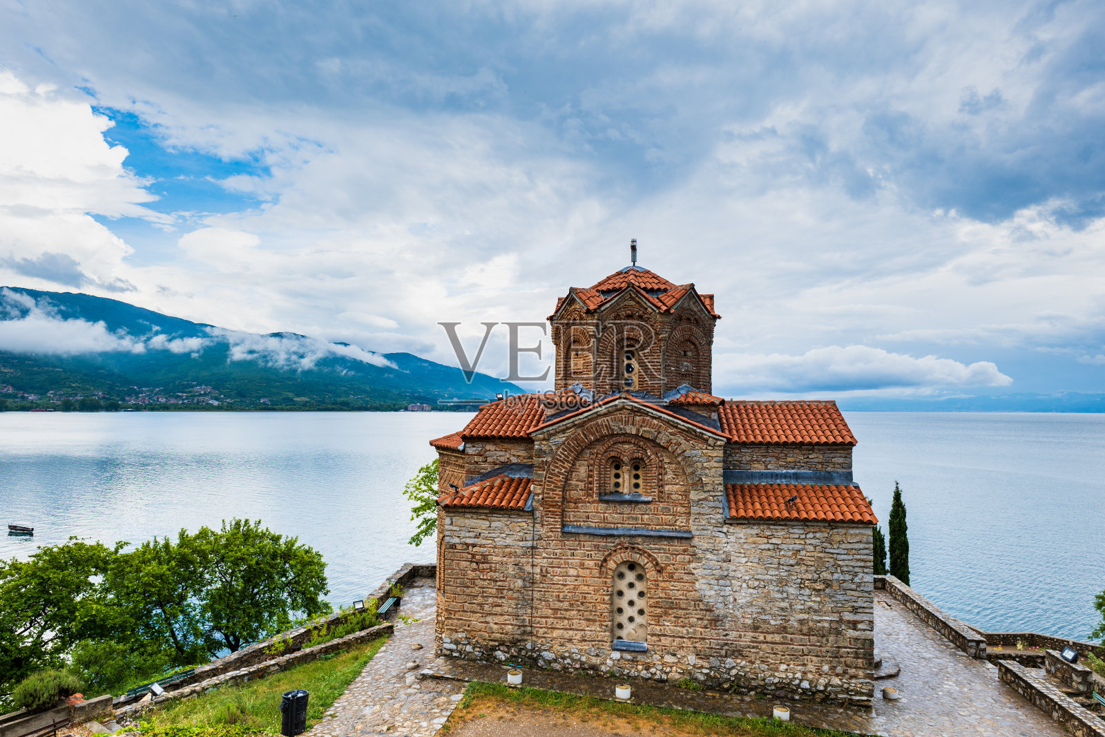 北马其顿奥赫里德湖畔的圣约翰卡内奥东正教教堂。照片摄影图片