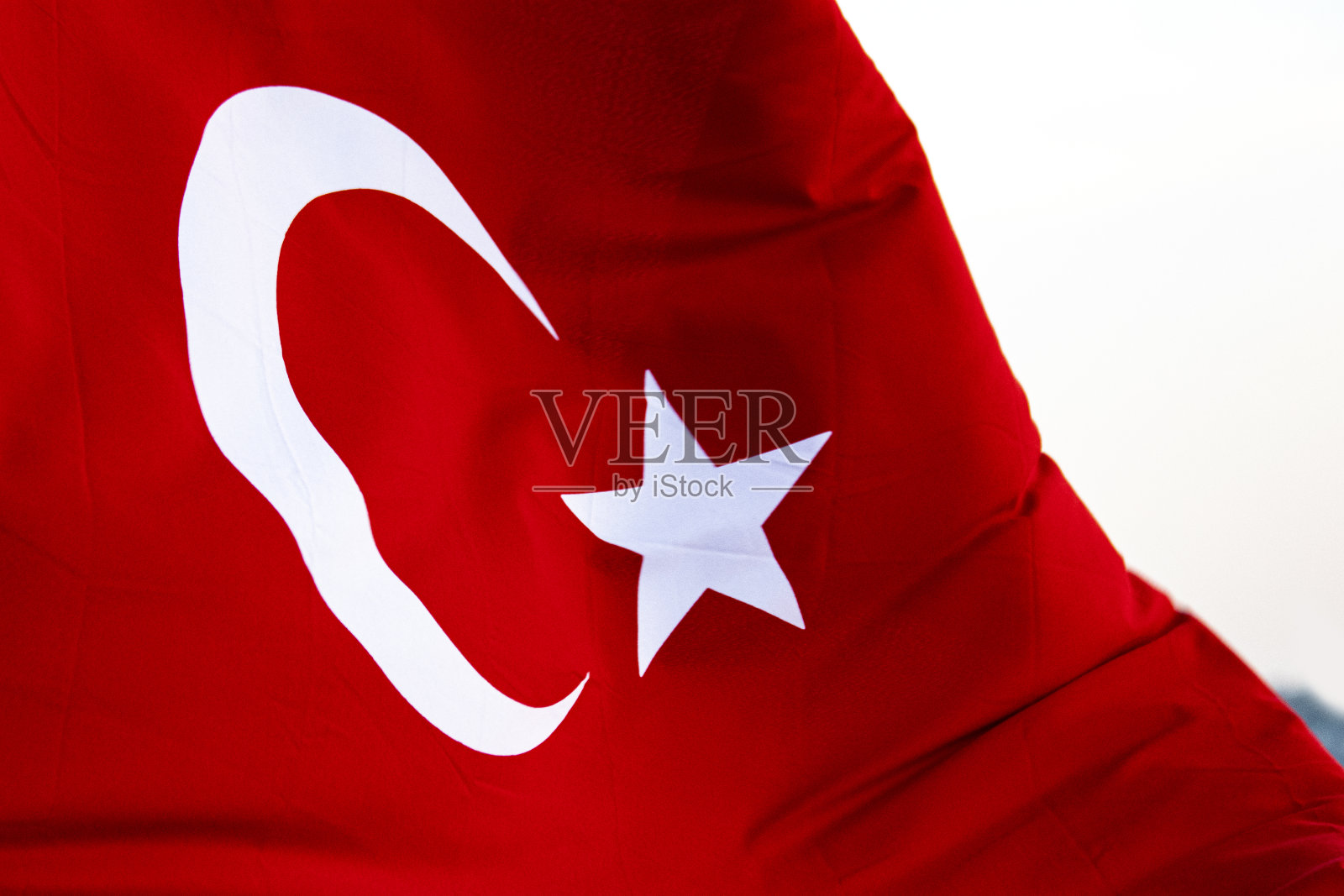 土耳其，挥舞着土耳其国旗。国家和州的民族象征。照片摄影图片