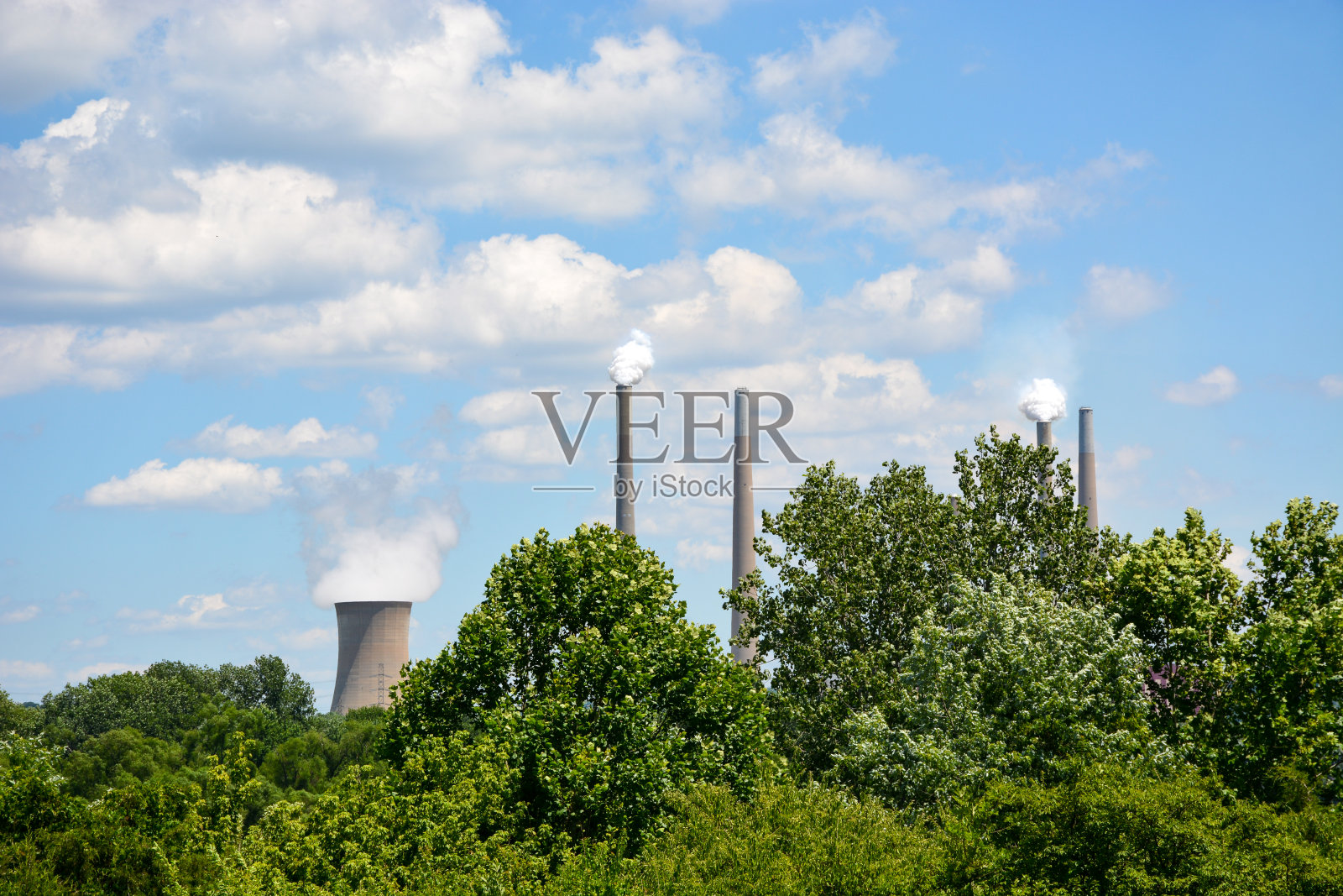 五个工业烟囱照片摄影图片