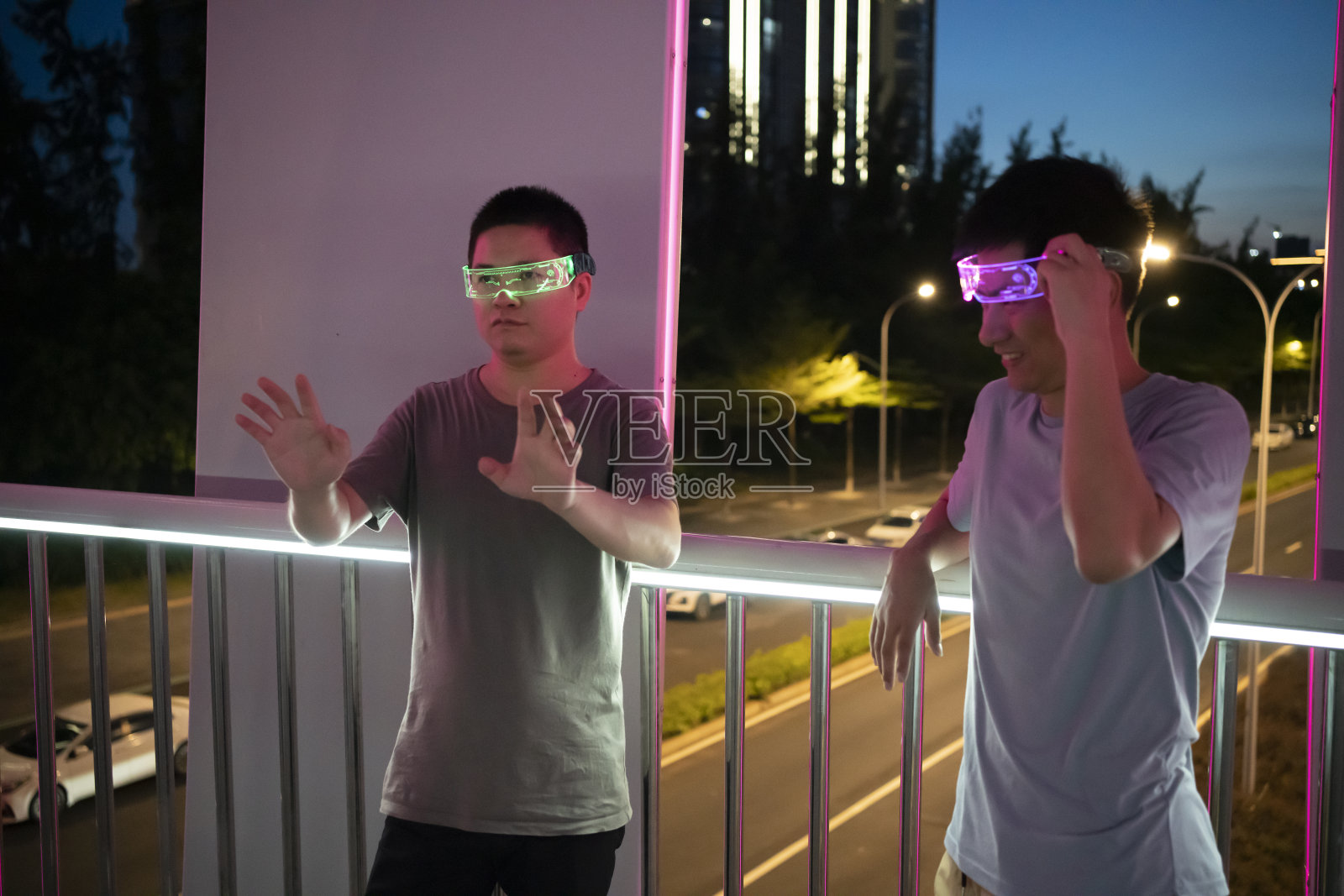 具有科技感的虚拟游戏互动照片摄影图片