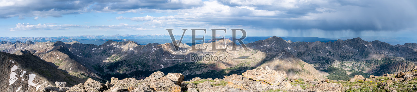 辽阔的圣十字荒野，科罗拉多落基山脉。海狸溪附近照片摄影图片