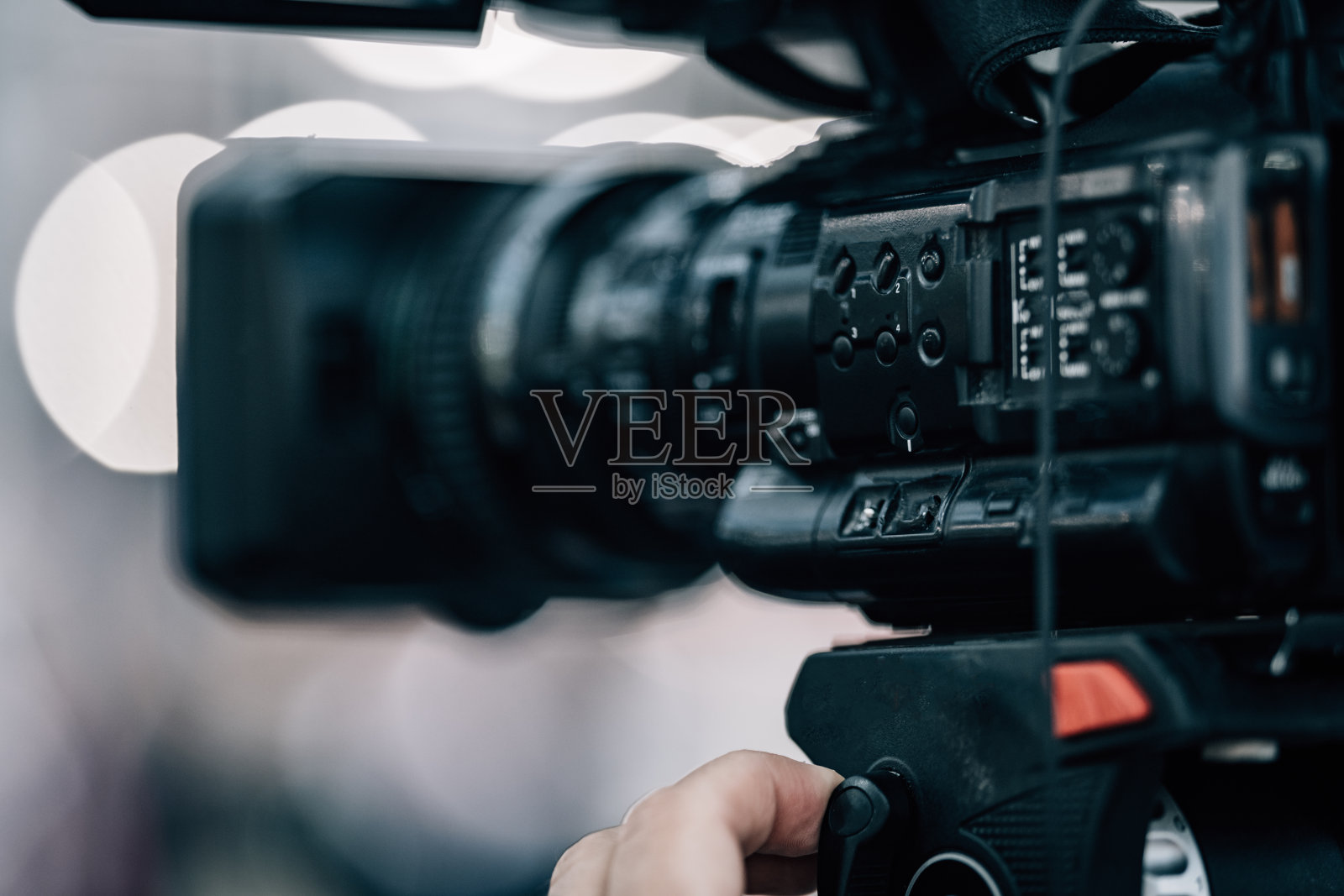 摄像机在现场媒体会议。照片摄影图片