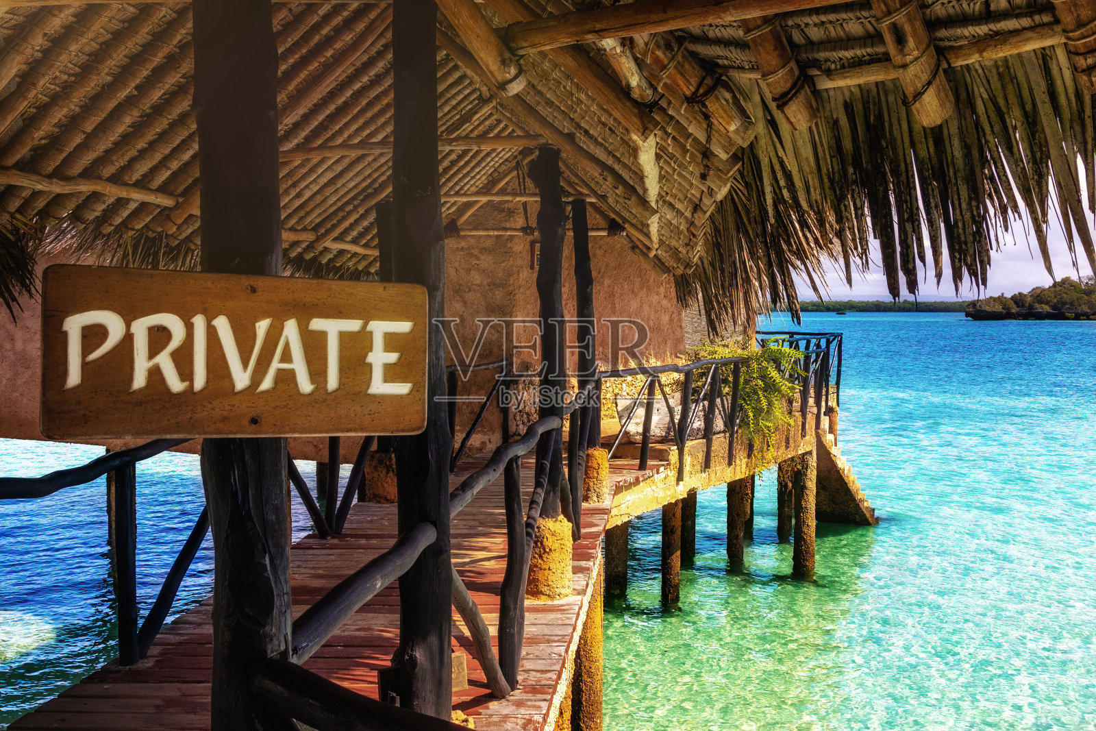 地中海水上私人小屋照片摄影图片