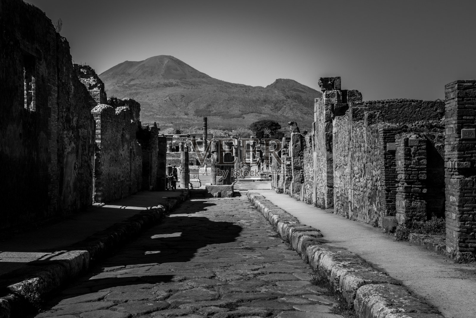 意大利庞贝古城的一条美丽的典型的鹅卵石街道照片摄影图片