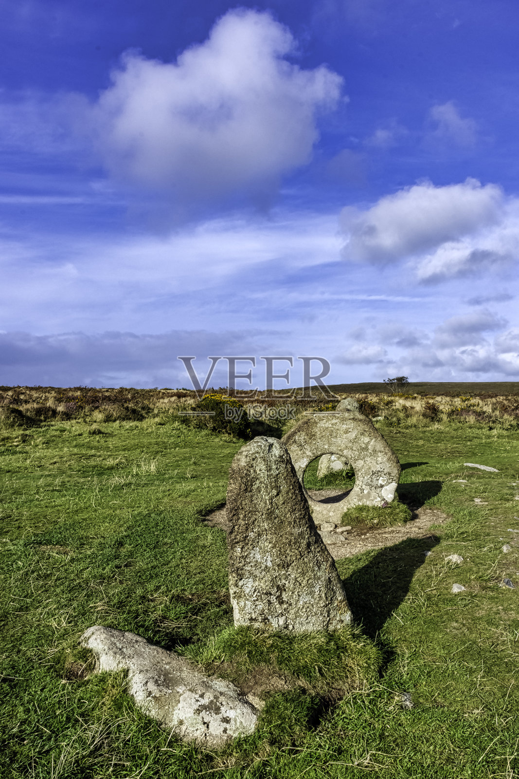 男人托尔被称为男人托尔或克里克石-在康沃尔，英国站立的石头的小形成照片摄影图片