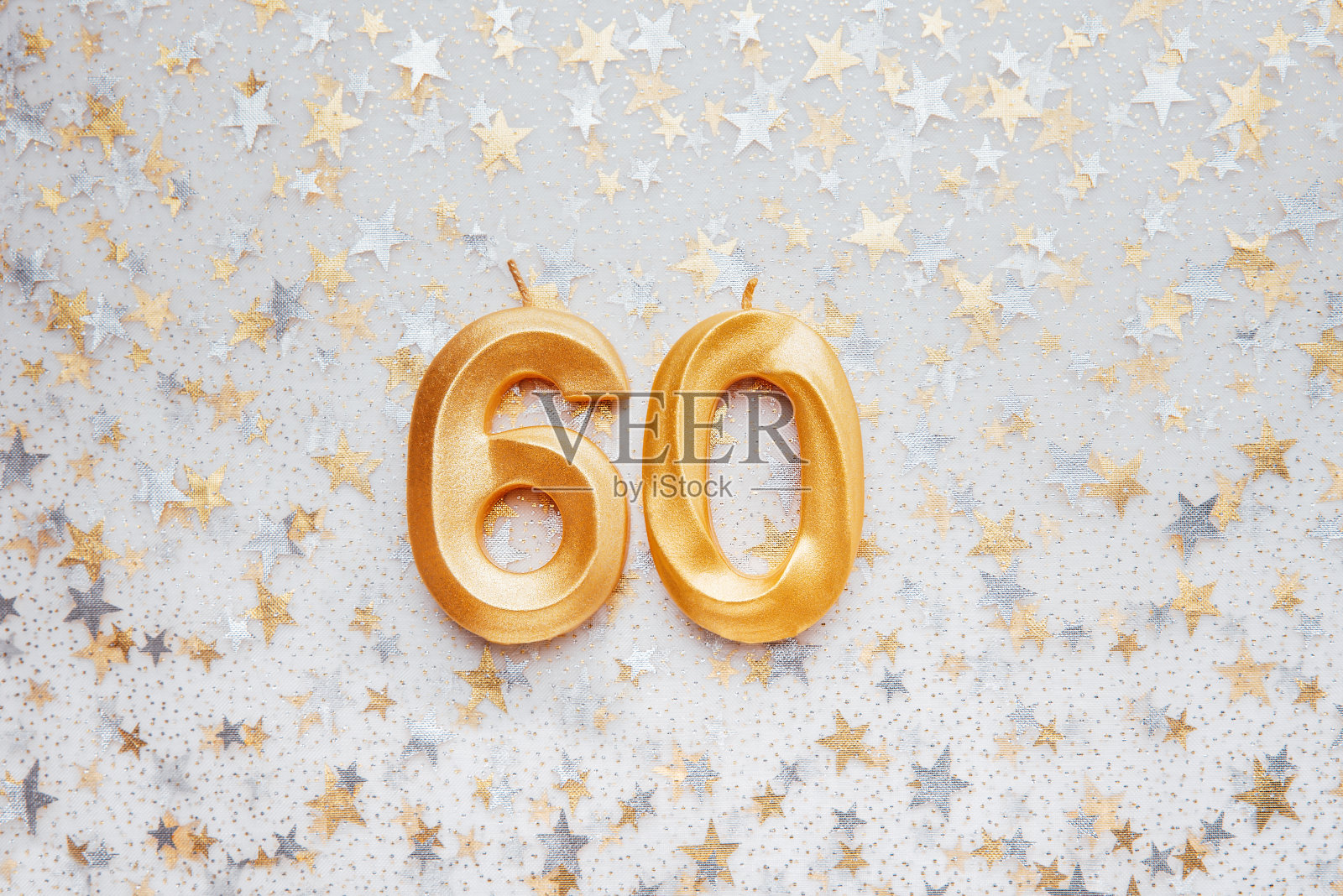 60号60金庆祝生日蜡烛节日背景。照片摄影图片