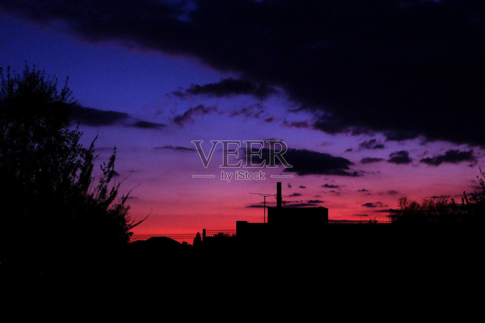 晚上7点服务照片摄影图片