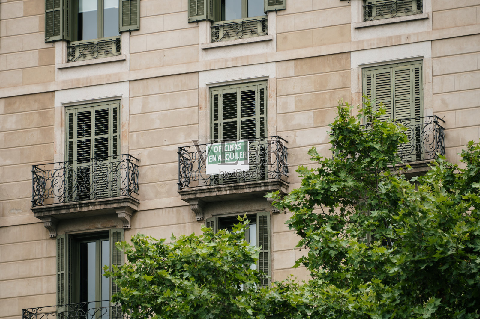 西班牙的办公室出租标志照片摄影图片