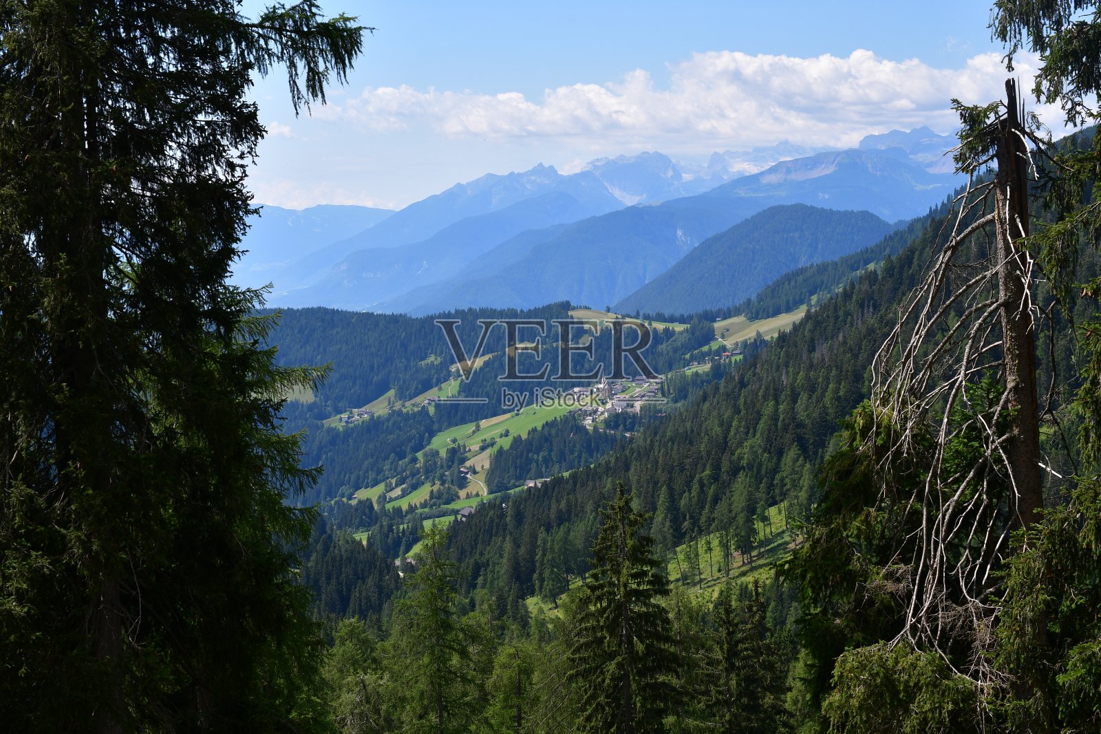 南蒂罗尔的普罗维斯周围风景优美照片摄影图片