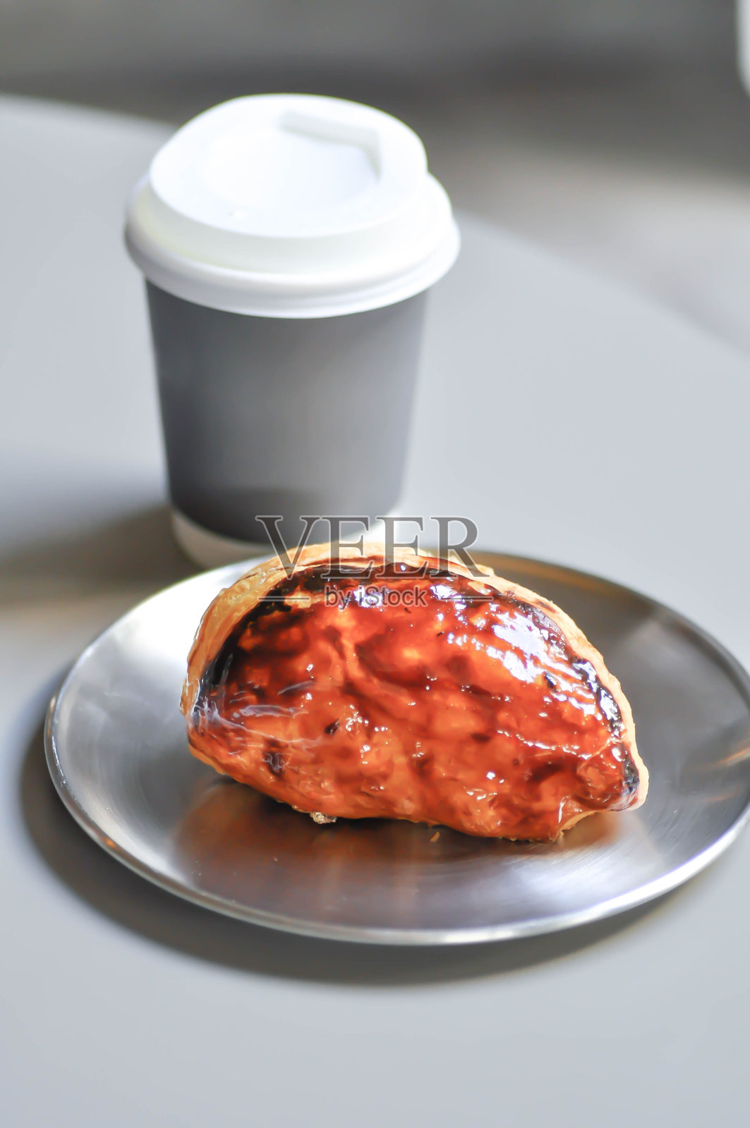 派、苹果派或苹果蛋奶派和热咖啡照片摄影图片