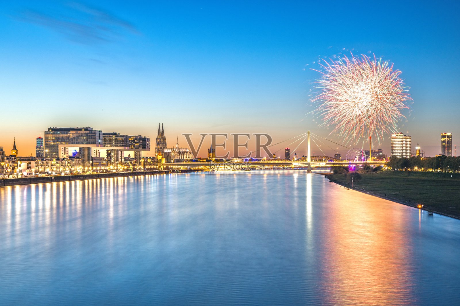 烟花在道依茨照片摄影图片