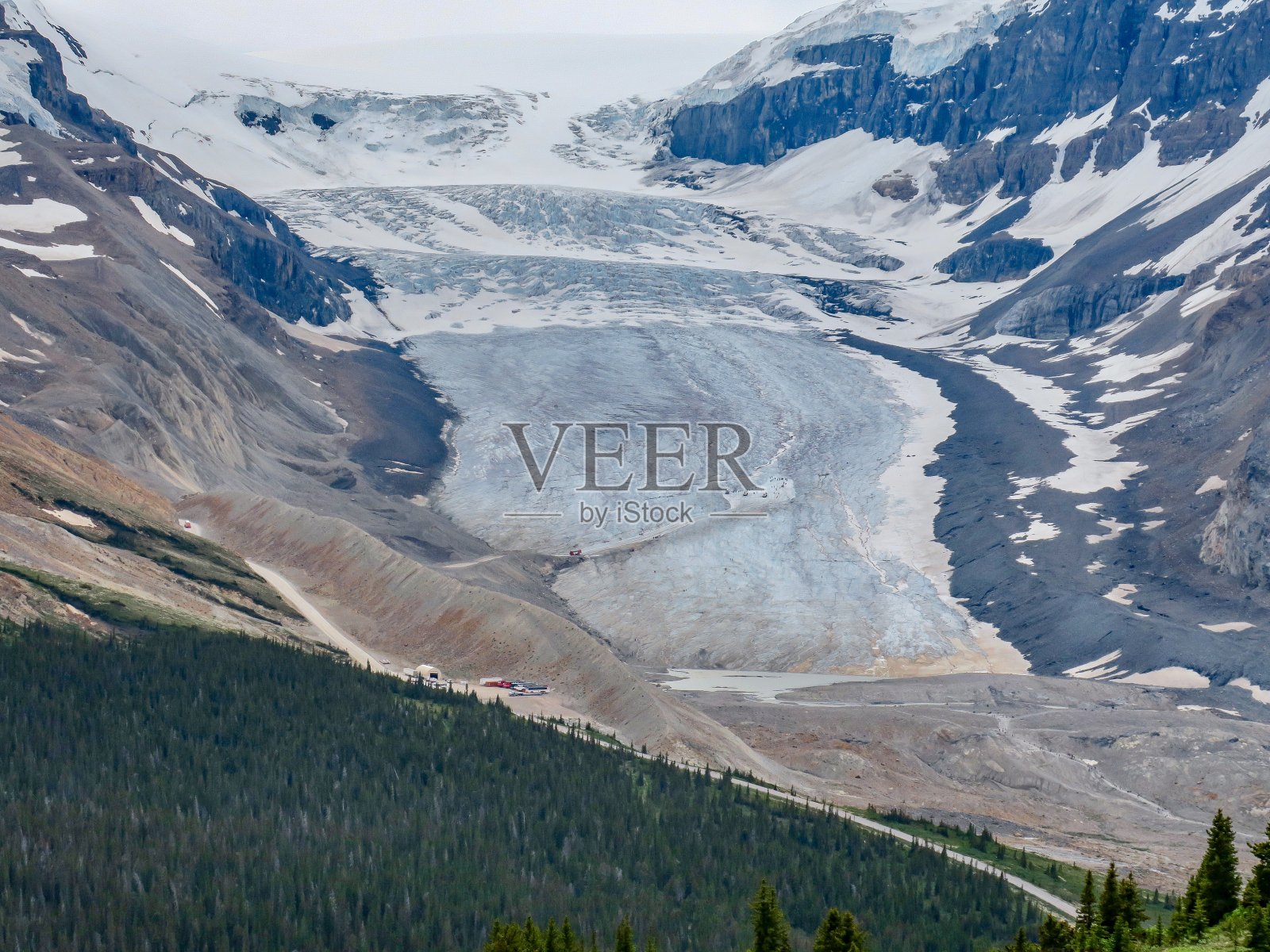 加拿大落基山脉贾斯珀国家公园哥伦比亚冰原的阿萨巴斯卡冰川壮观景色照片摄影图片