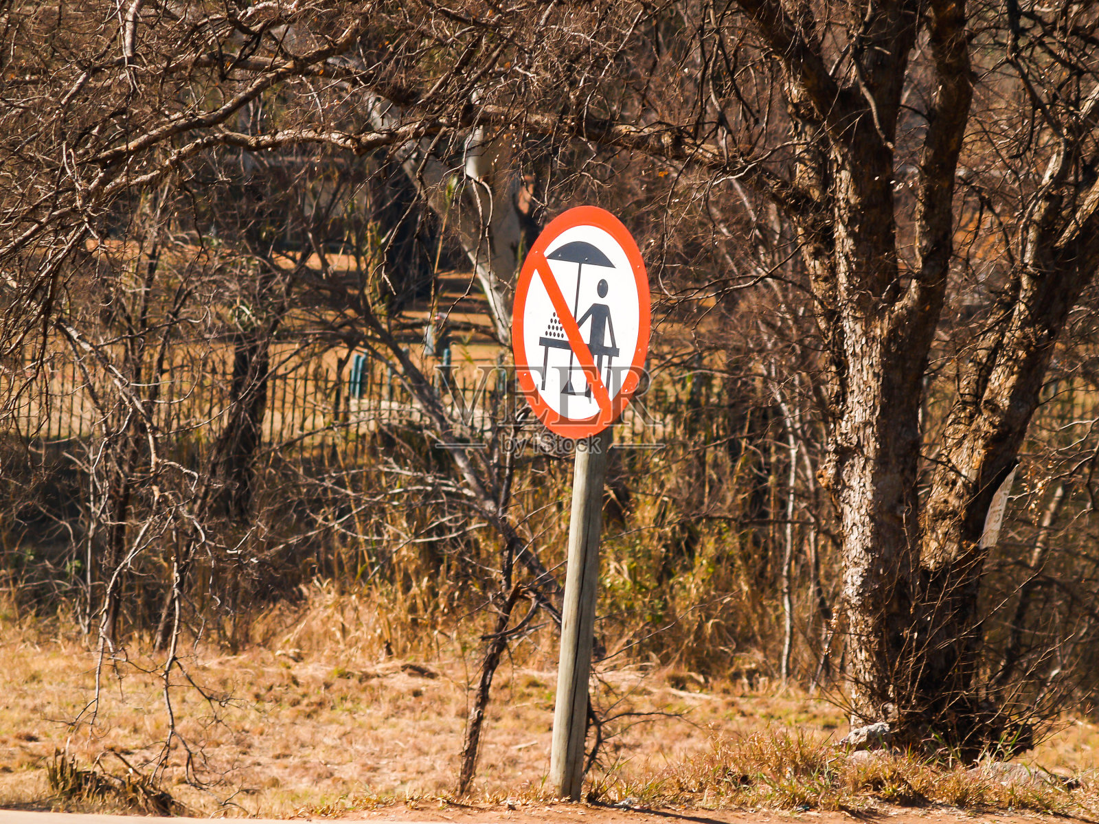 路标指示禁止路边叫卖照片摄影图片