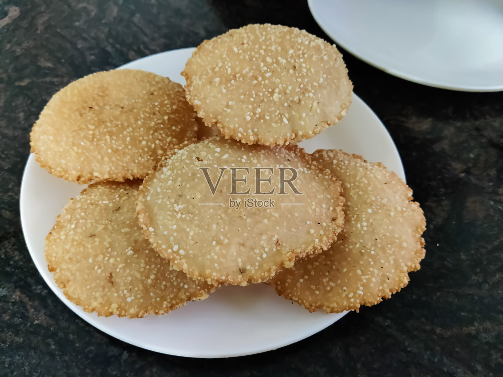 美味的喀拉拉邦早餐食物Neypathal或Neypathiri盛在盘子里照片摄影图片