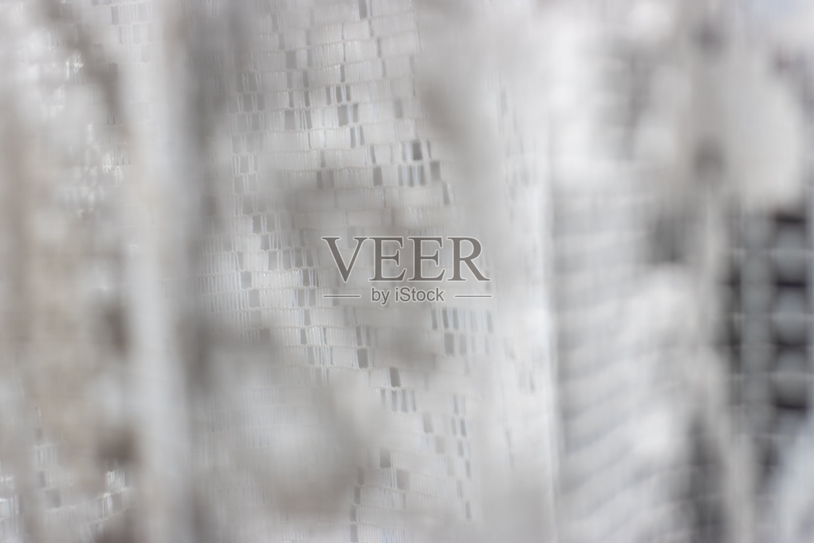 不集中的白色窗帘纹理波浪图案背景。透明窗帘照片摄影图片