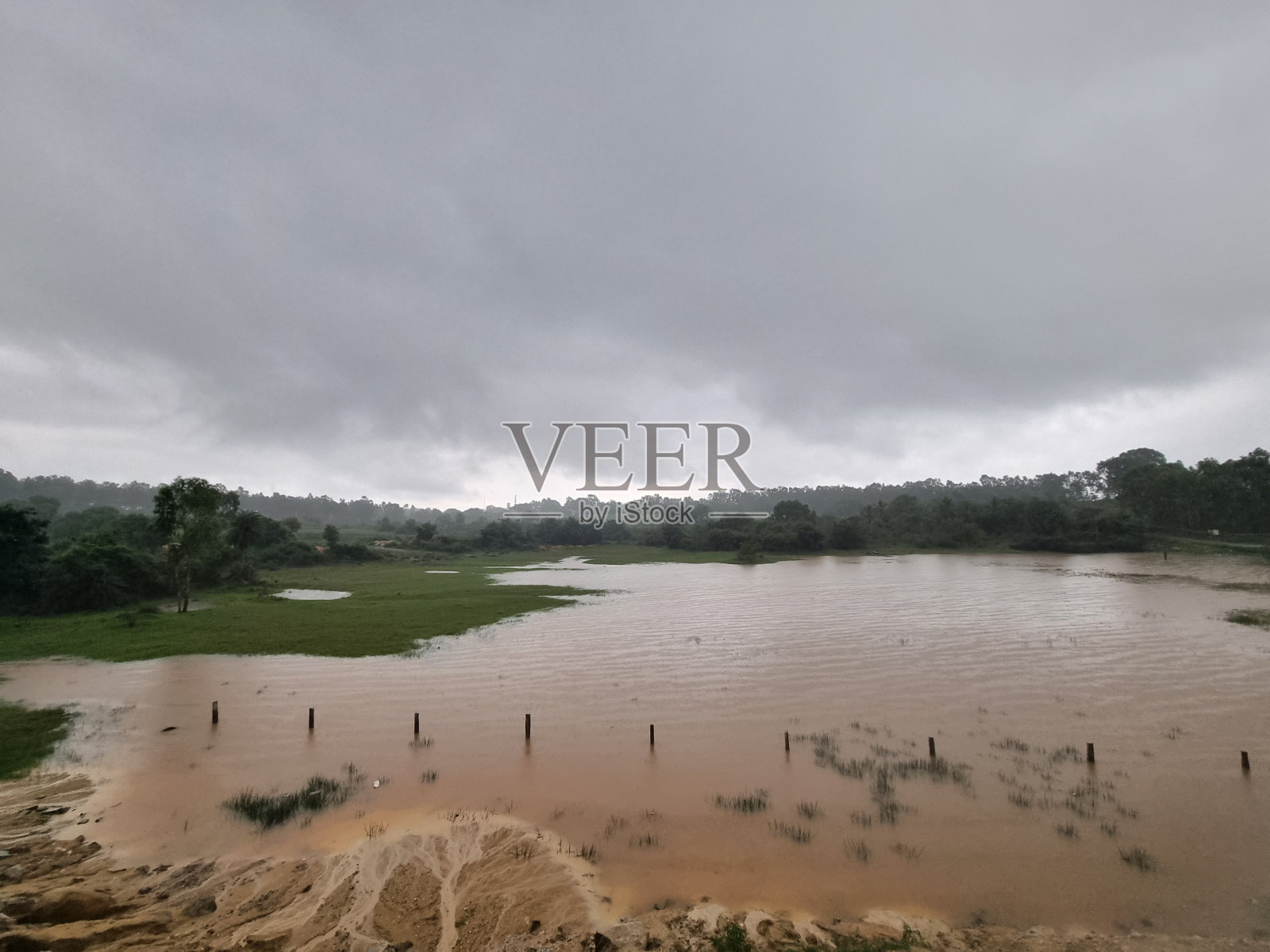 平静前的风暴照片摄影图片