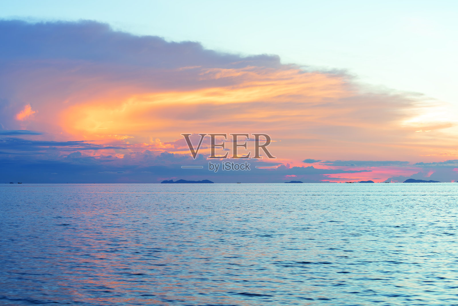 美丽的金色海滩，海天日落在苏梅岛泰国照片摄影图片