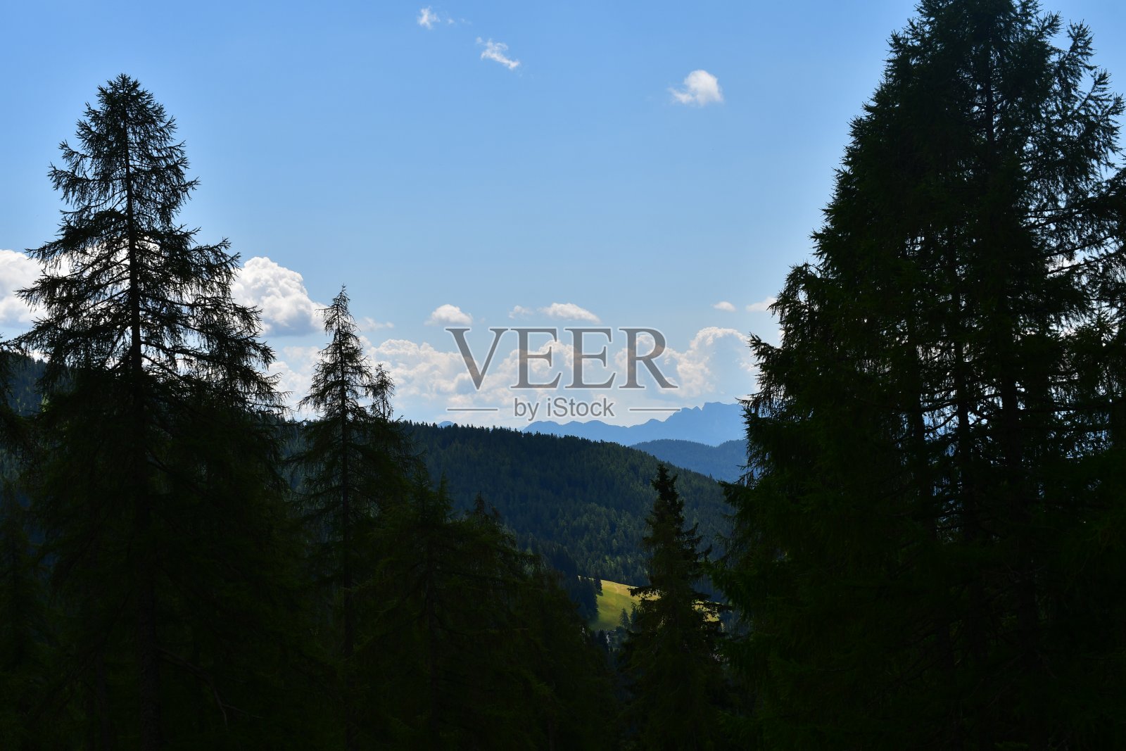 南蒂罗尔的普罗维斯附近的美丽风景照片摄影图片