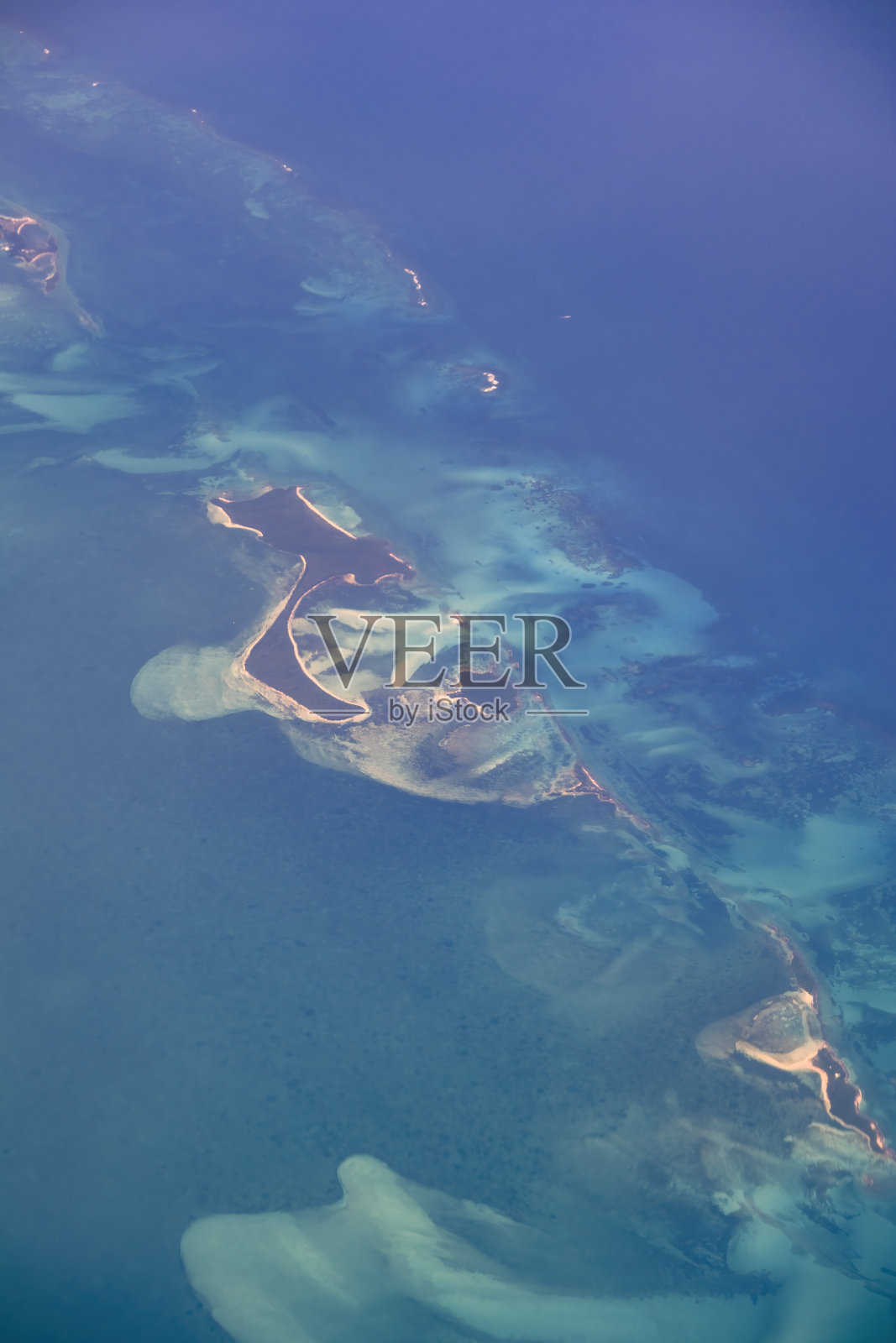 从空中拍摄的巴哈马群岛的景色照片摄影图片