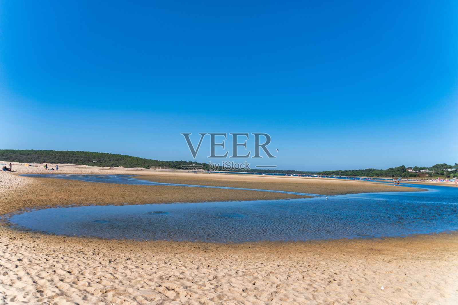 位于葡萄牙Sesimbra的Lagoa de Albufeira海滩。照片摄影图片