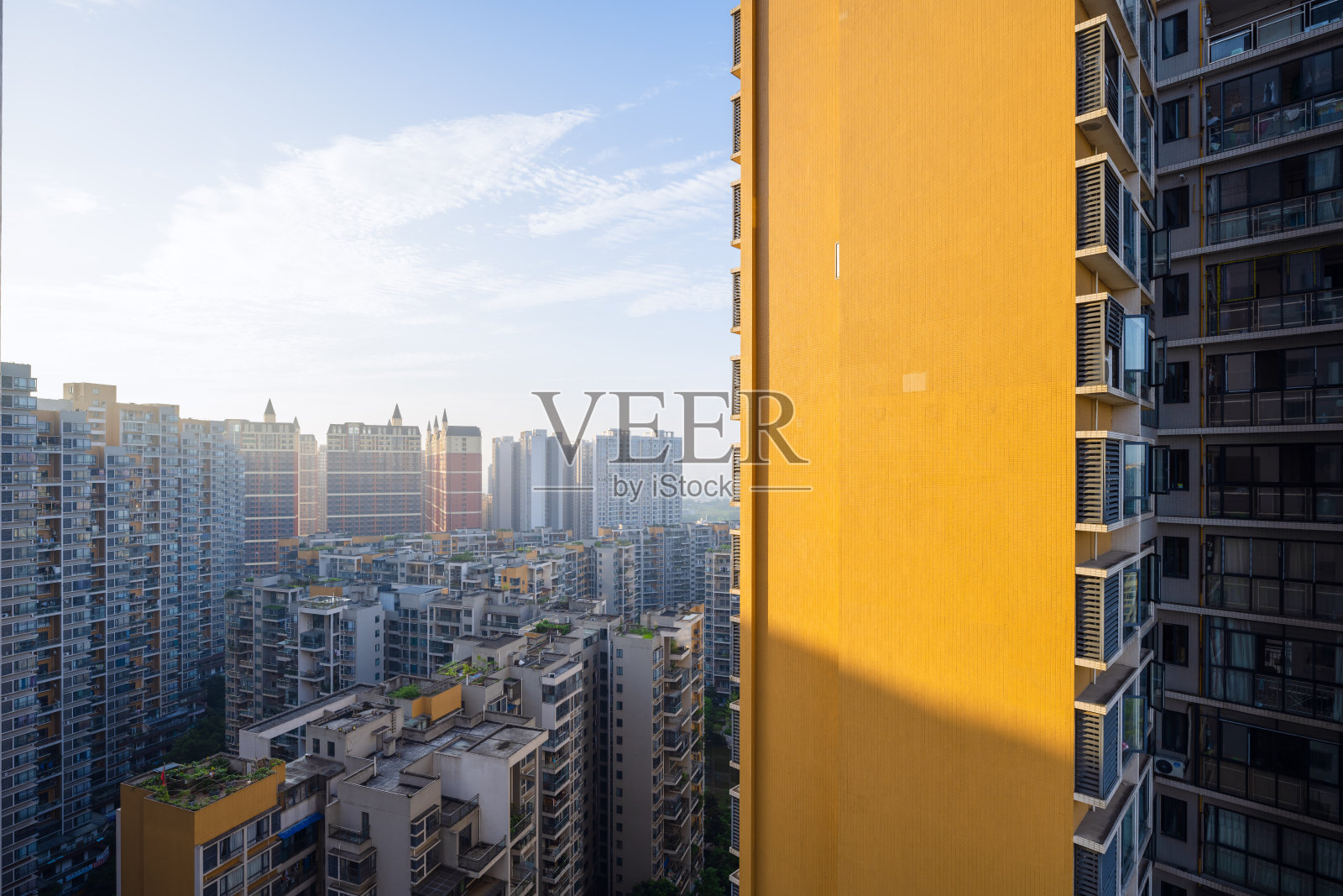 黄昏的城市现代建筑照片摄影图片