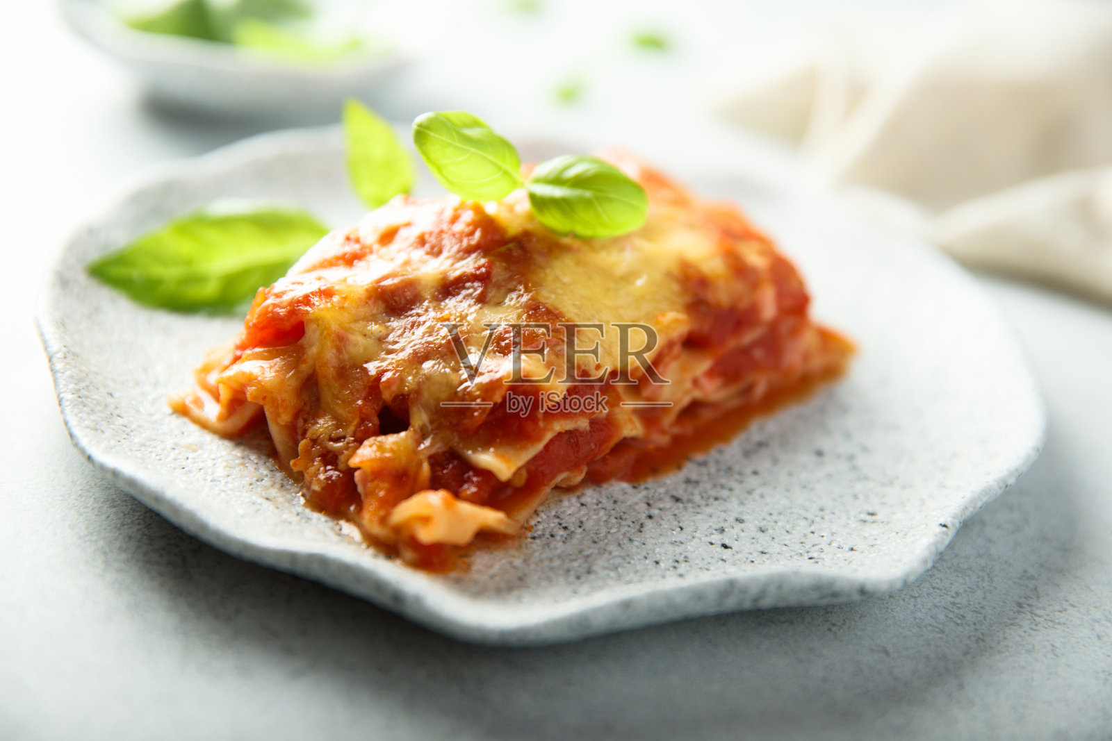 烤宽面条照片摄影图片