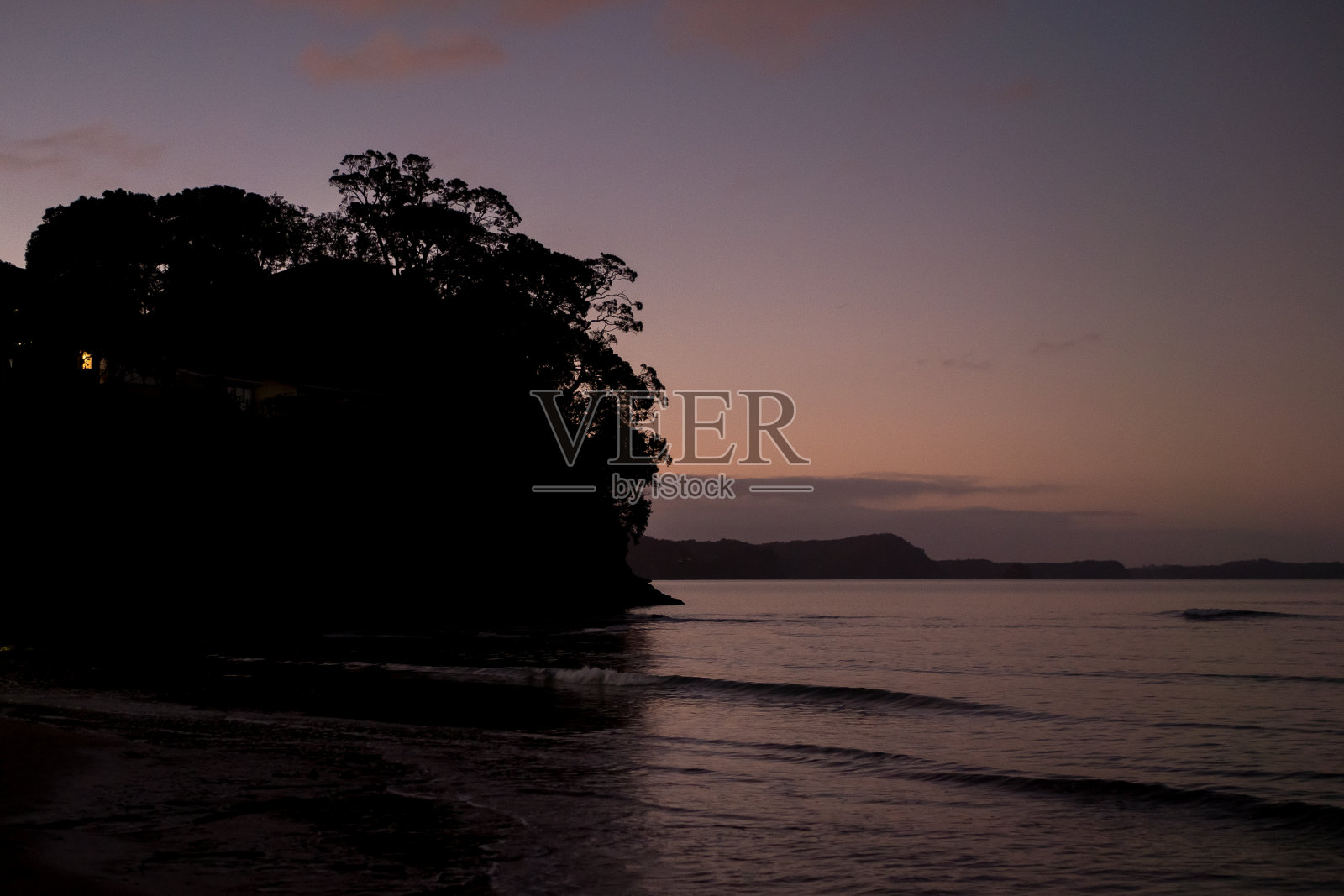 黄昏时的新西兰海岸线照片摄影图片