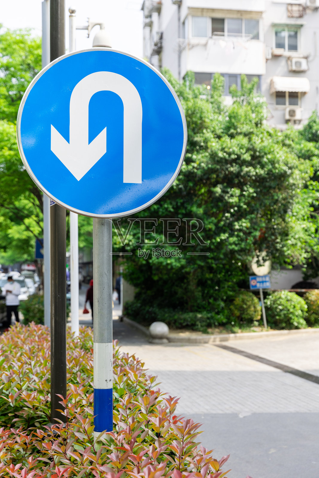 路边的蓝色标志照片摄影图片