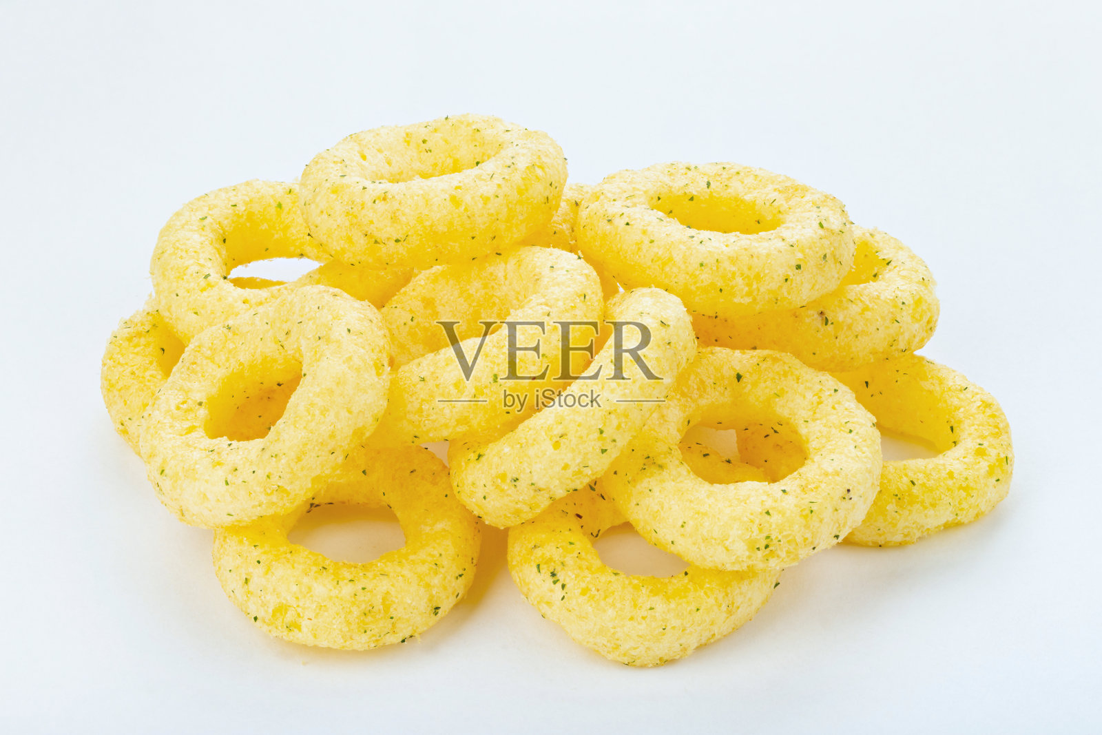 酥脆的洋葱圈，孤立在白色背景，全景深。内在的戒指。设计元素。照片摄影图片