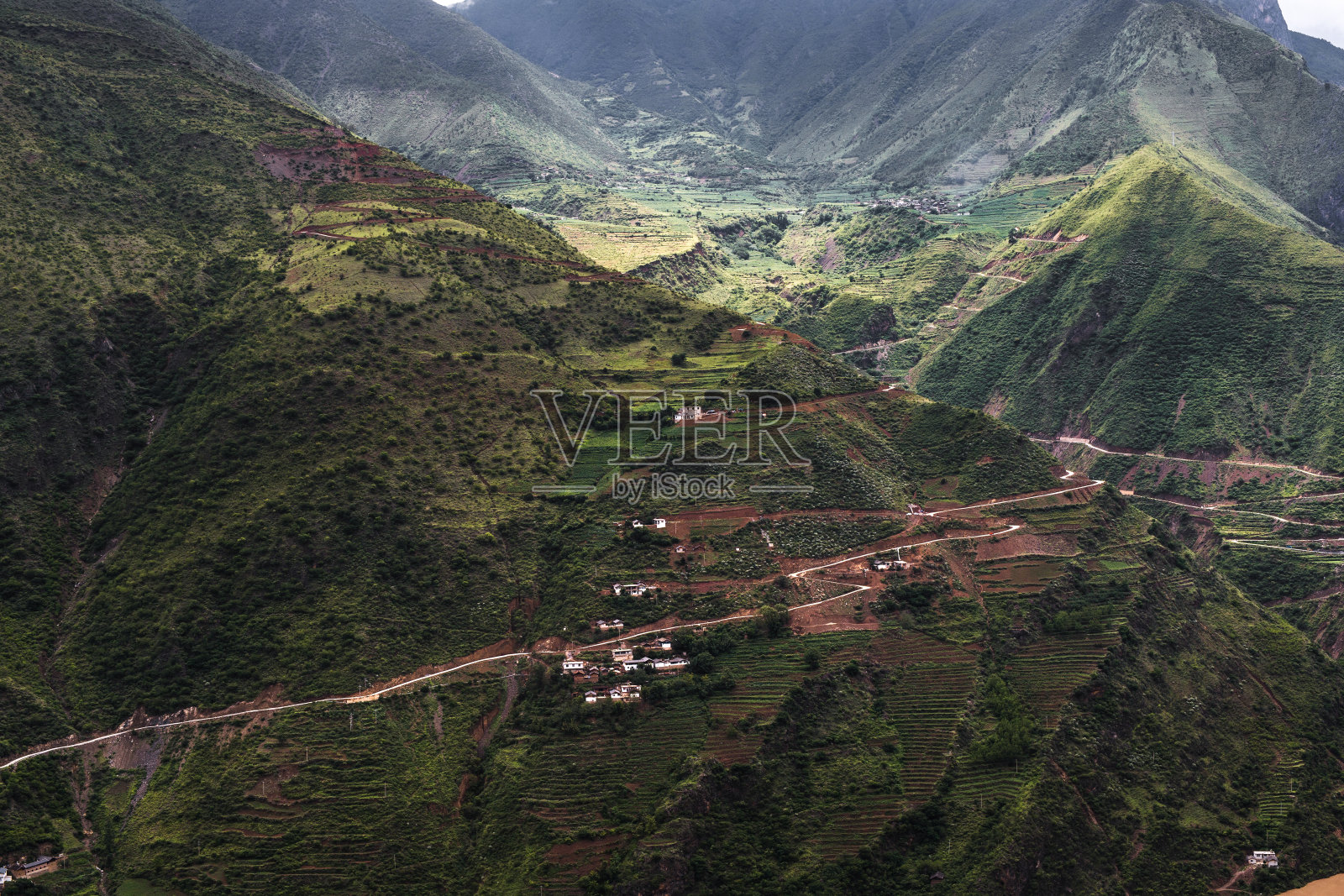 云南的山路照片摄影图片