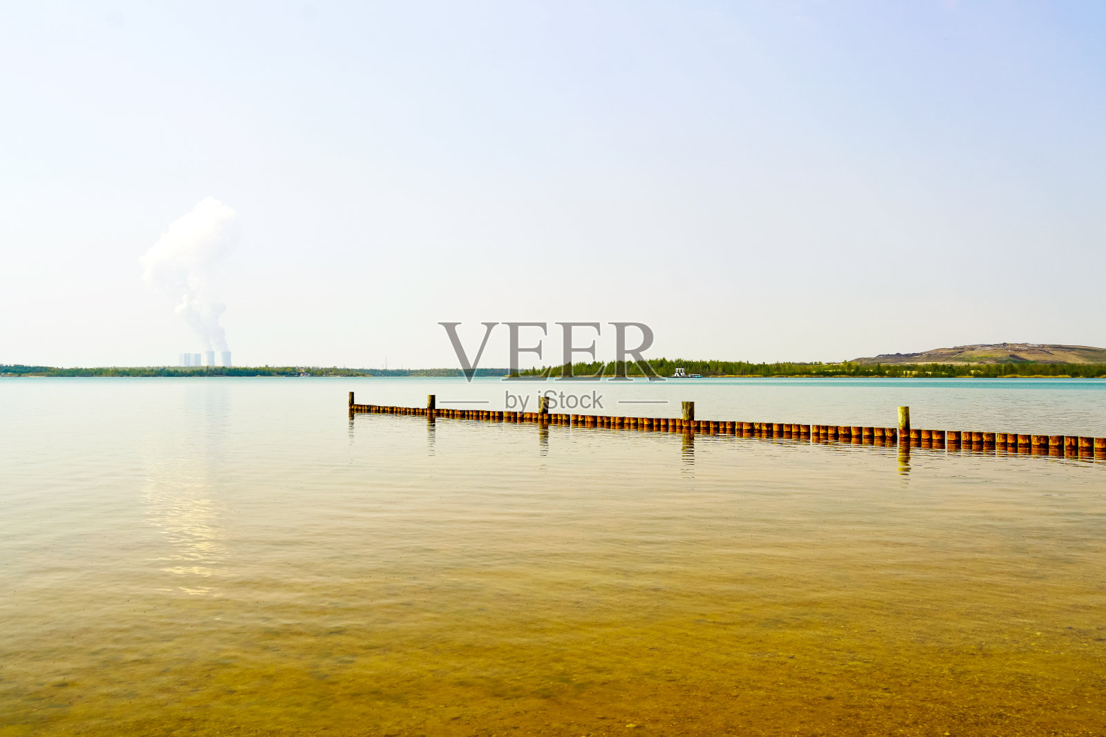 查看Störmthaler看到莱比锡附近。风景与湖泊和周围的自然萨克森。照片摄影图片