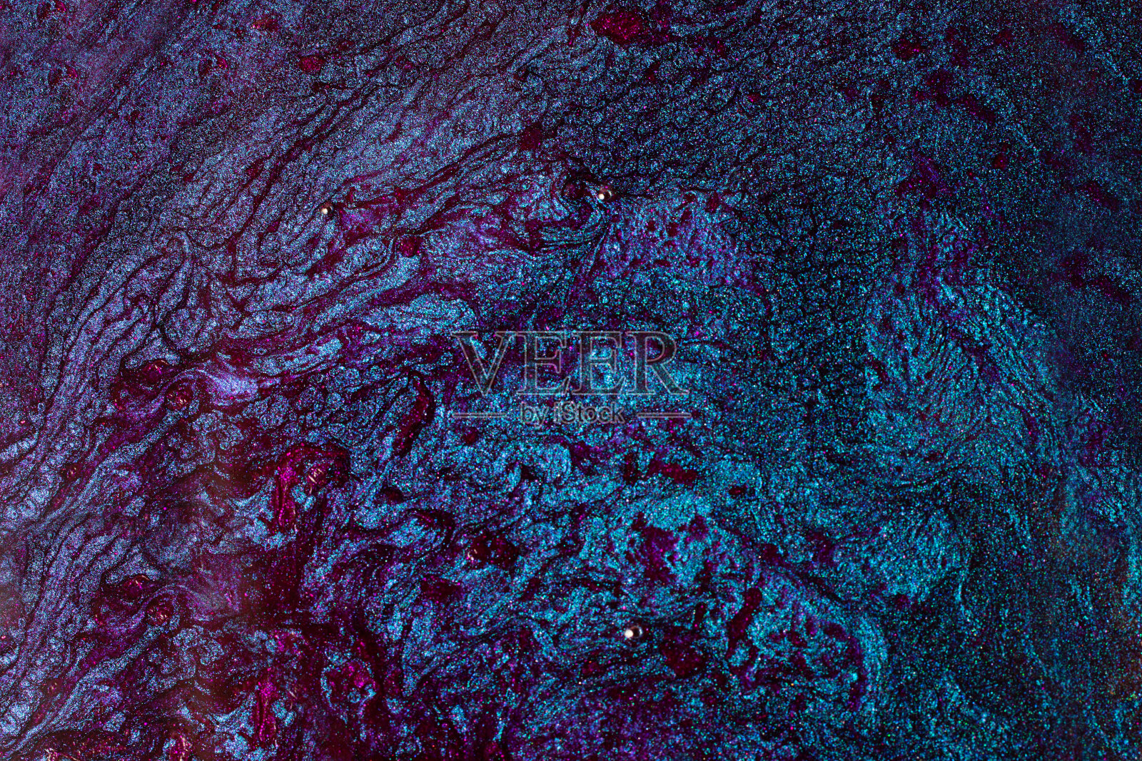 优雅的大理石海军蓝背景，由液体指甲油。很好的化妆品背景。照片摄影图片