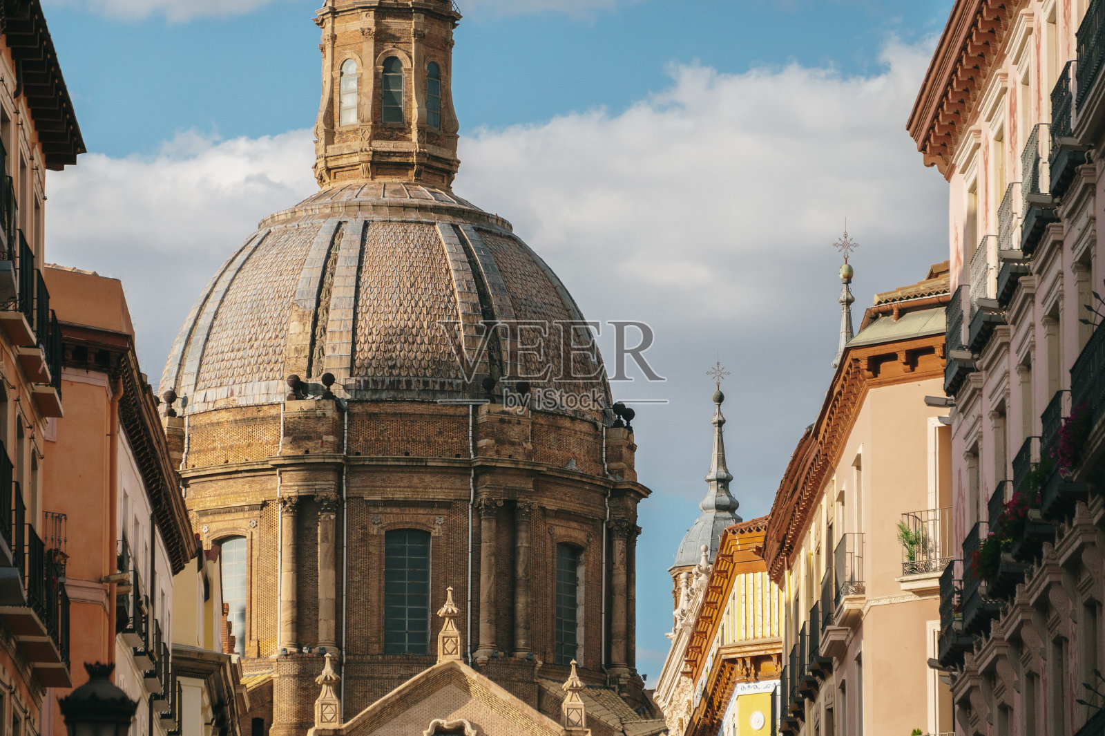 萨拉戈萨埃尔皮拉尔大教堂的细节照片摄影图片