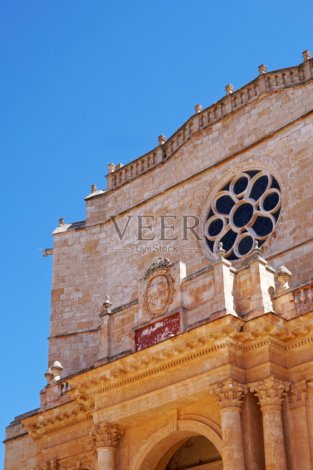 由国王阿方索三世下令建造的圣玛丽亚大教堂的外观建筑和设计，位于Ciutadella照片摄影图片