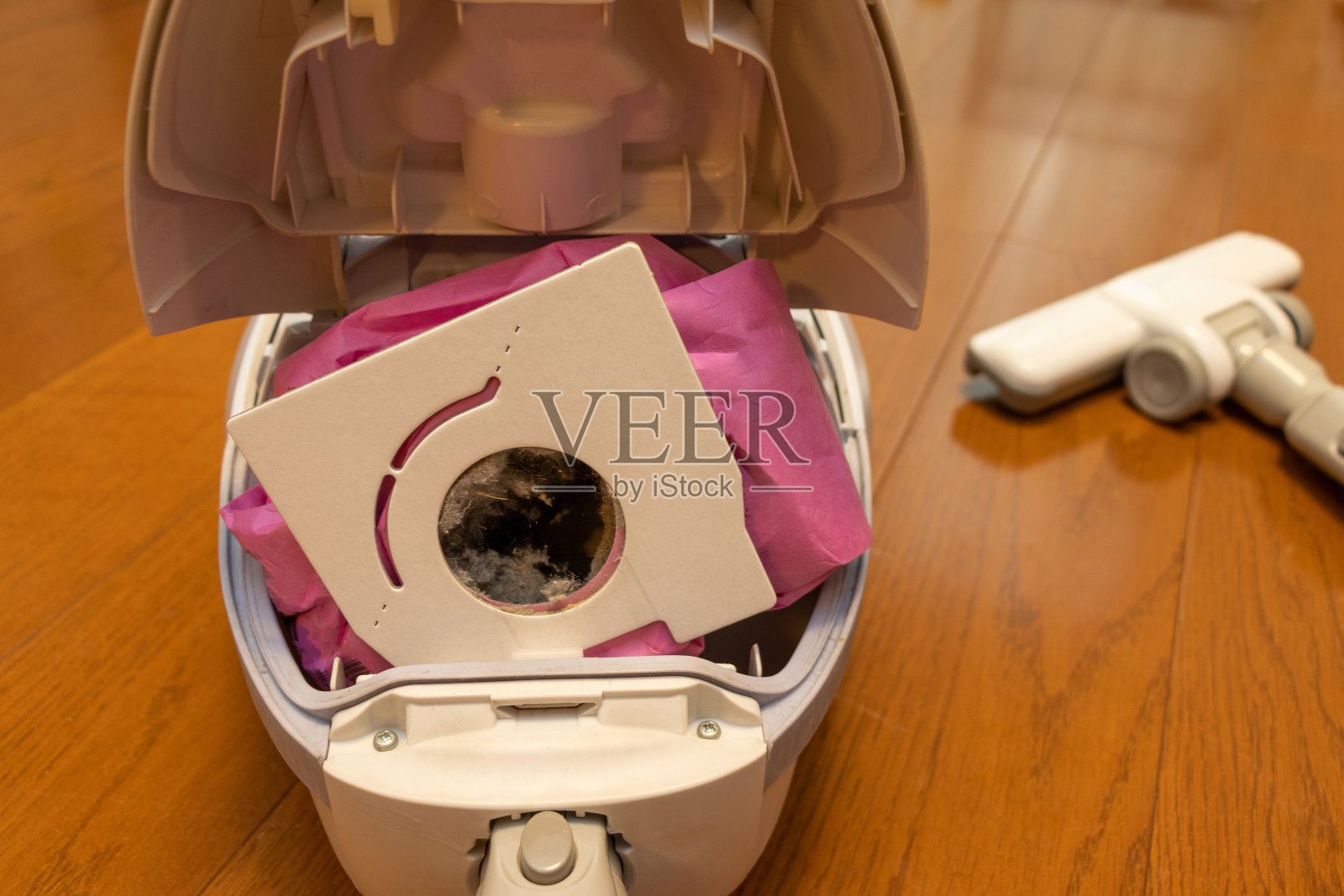 附纸包的筒型真空吸尘器照片摄影图片