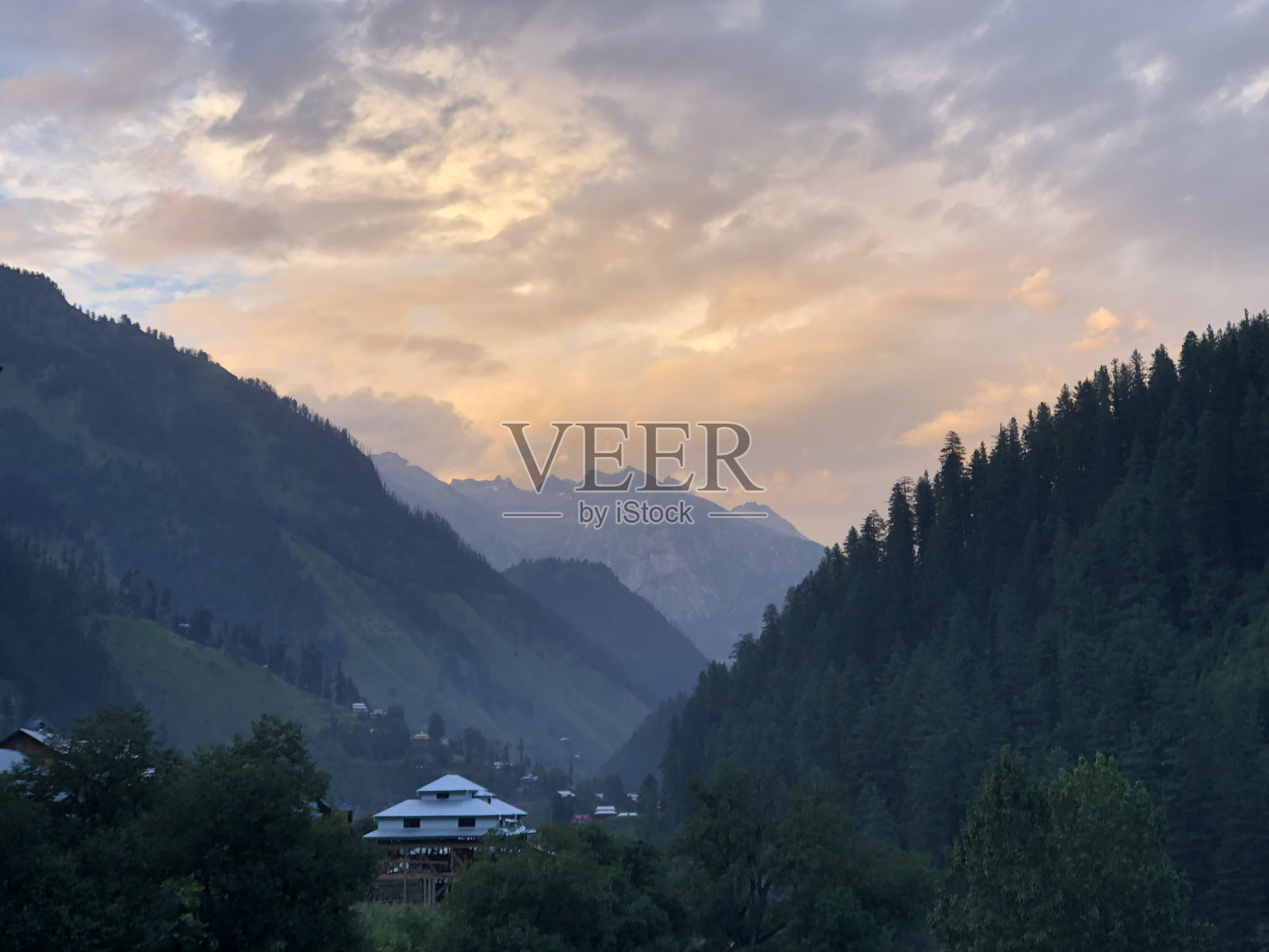 房子在谷照片摄影图片