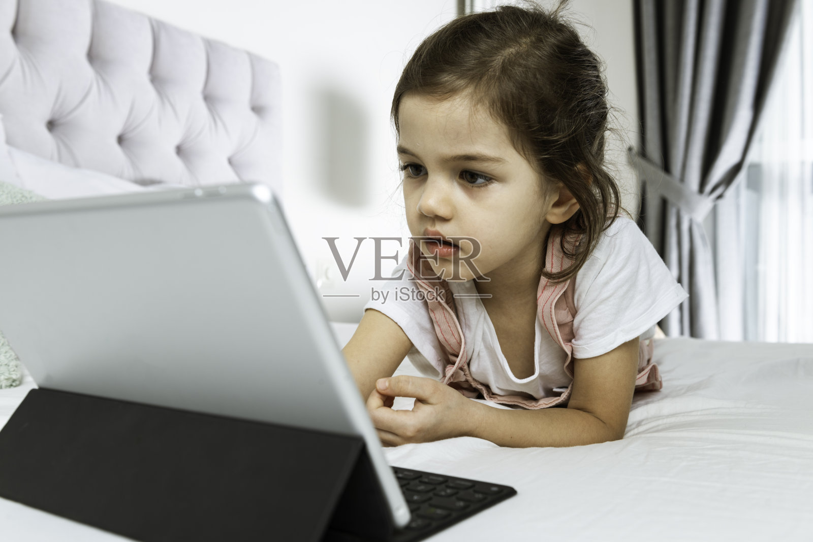 使用数字平板电脑照片摄影图片