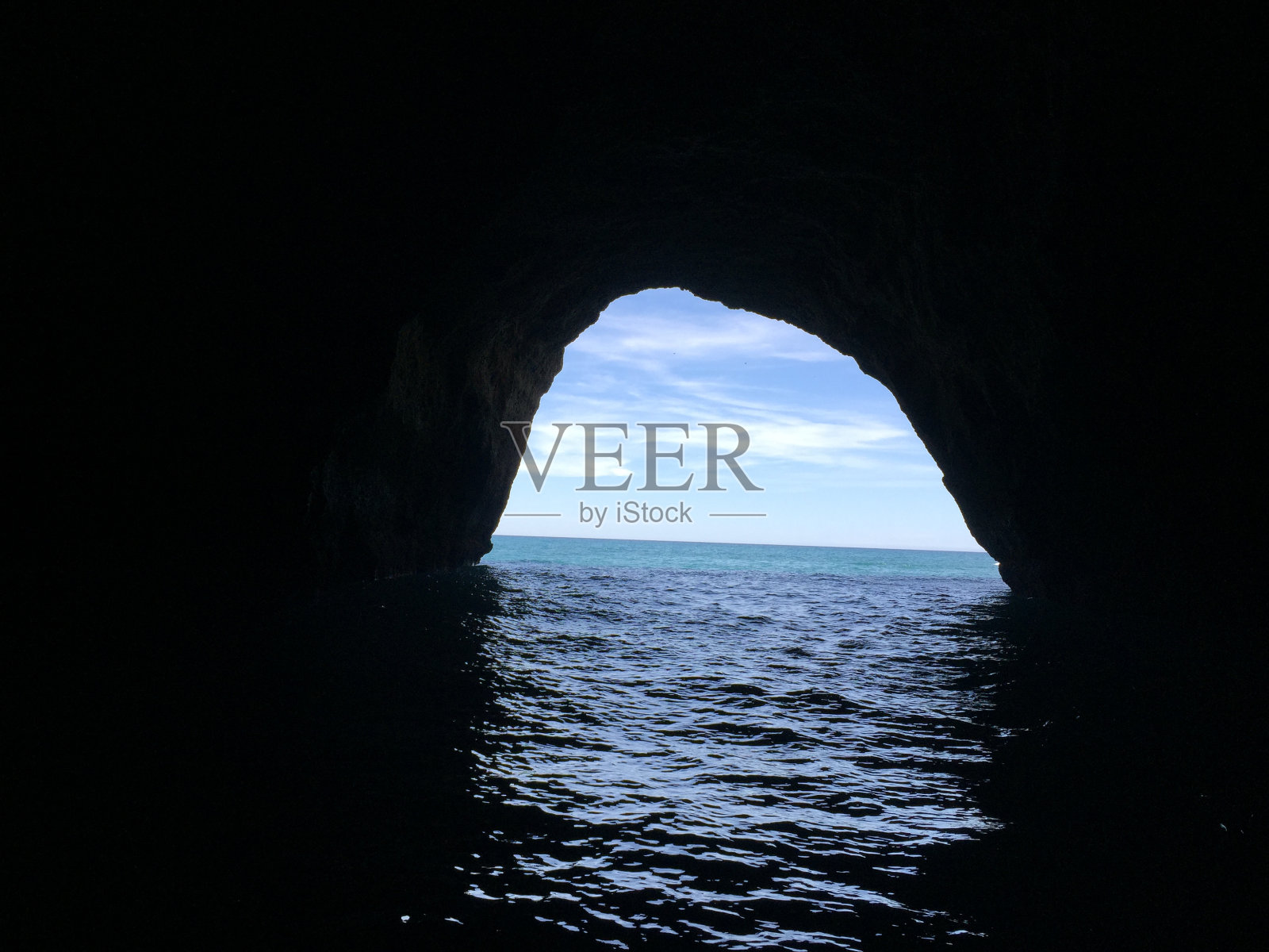 希腊群岛的洞穴内部景观照片摄影图片