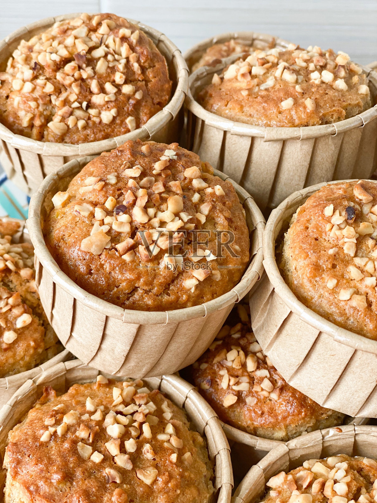 松饼和坚果照片摄影图片