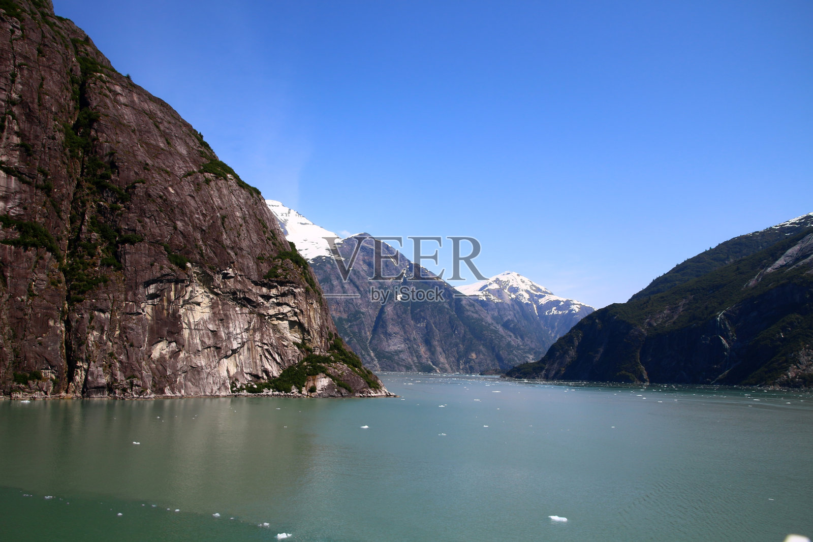 阿拉斯加，斯蒂芬斯海峡的山景照片摄影图片
