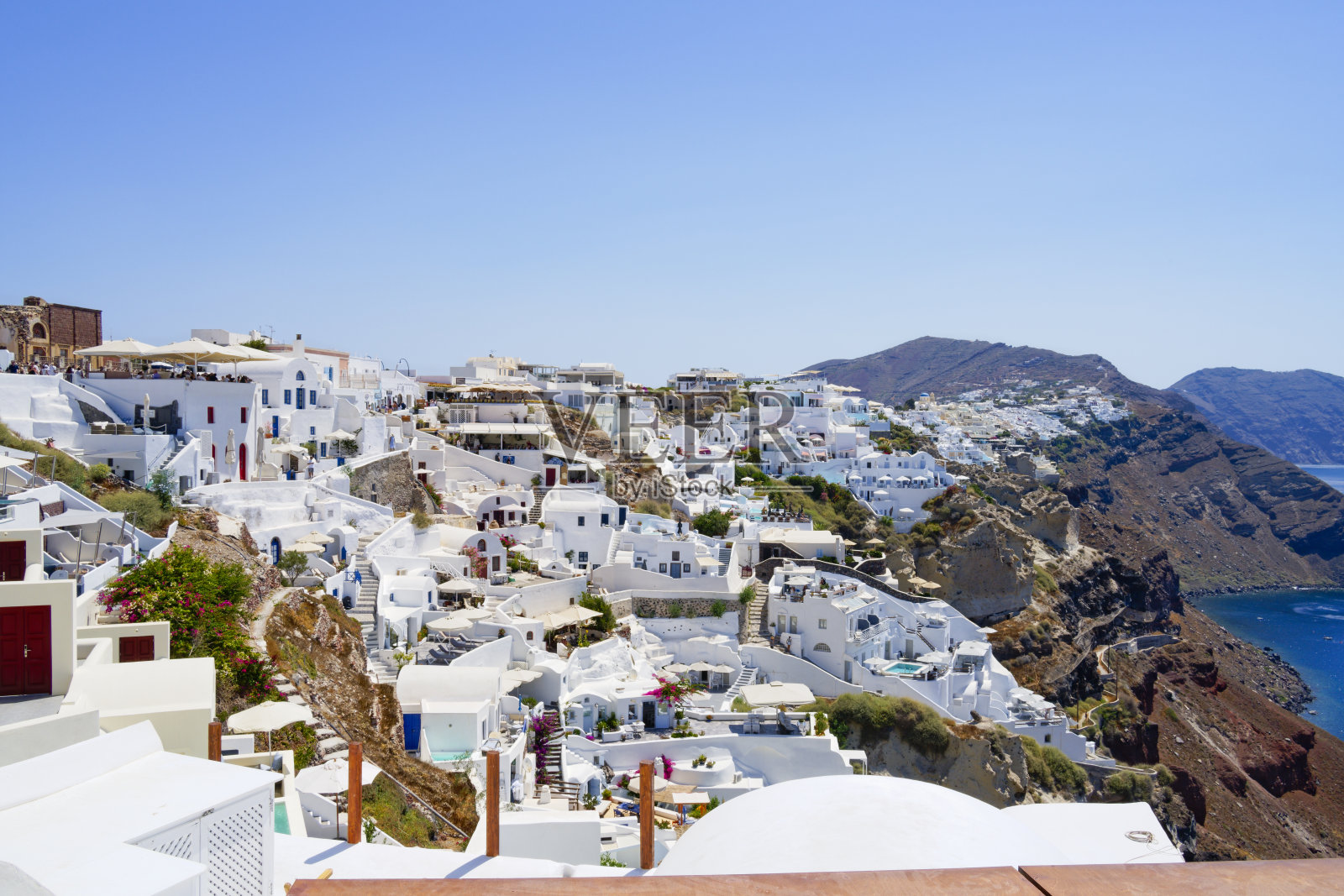 圣托里尼岛伊亚镇的白色建筑照片摄影图片