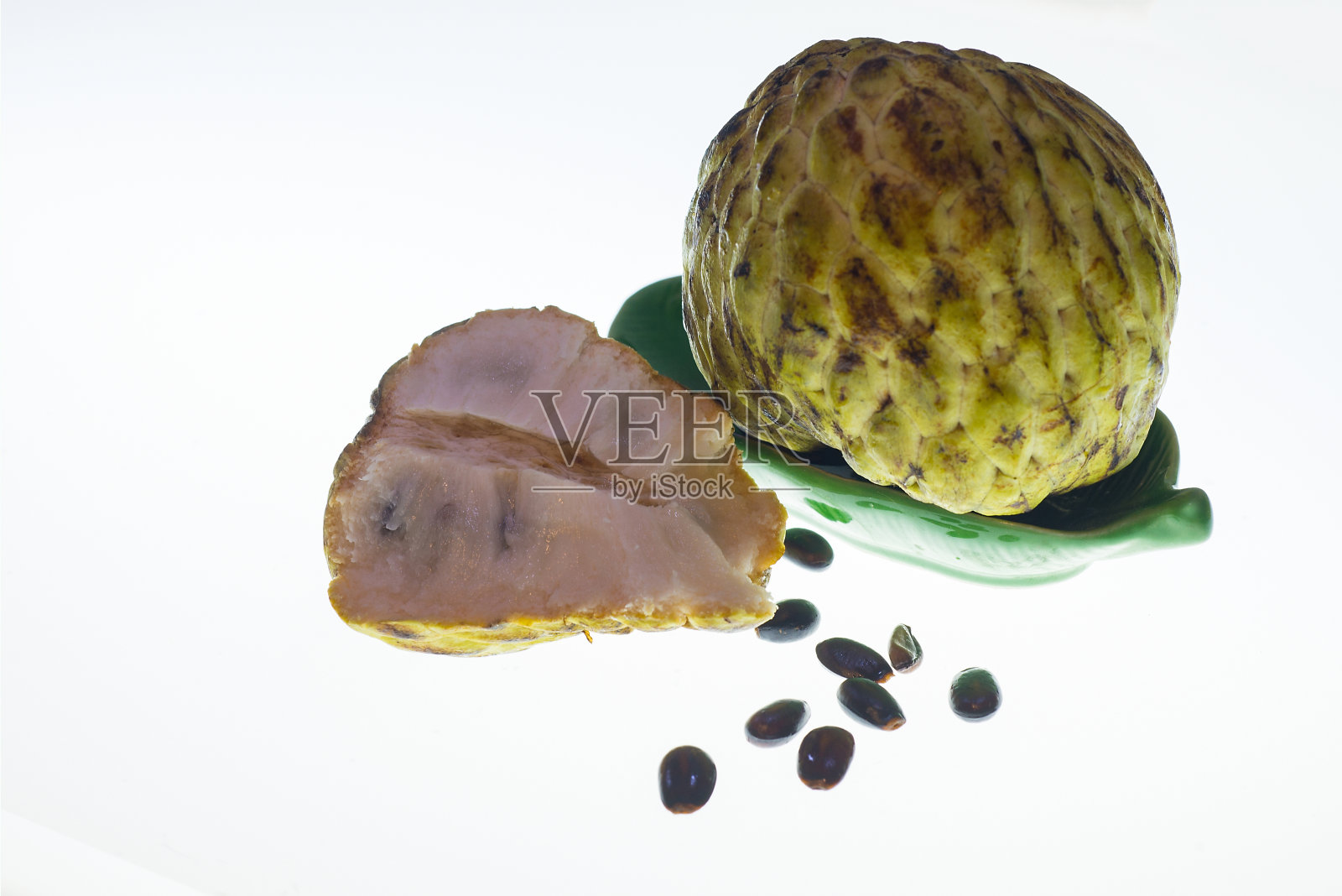 奶油苹果和种子在白色的背景照片摄影图片